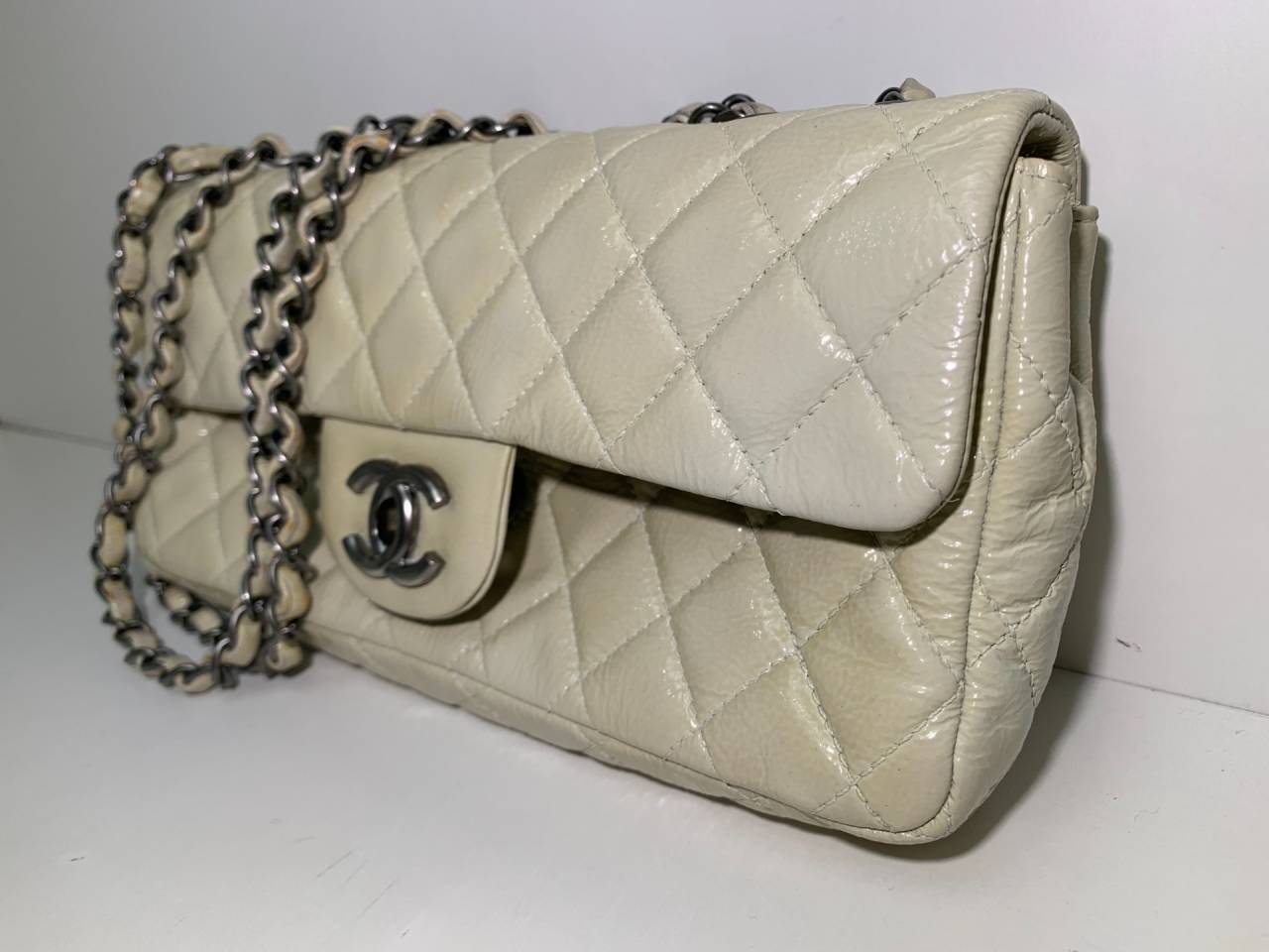 CHANEL ベージュ エナメル パーティーバッグ シャネル エナメル修理修復色替え特集！想いを込め直す専門店 | リペア