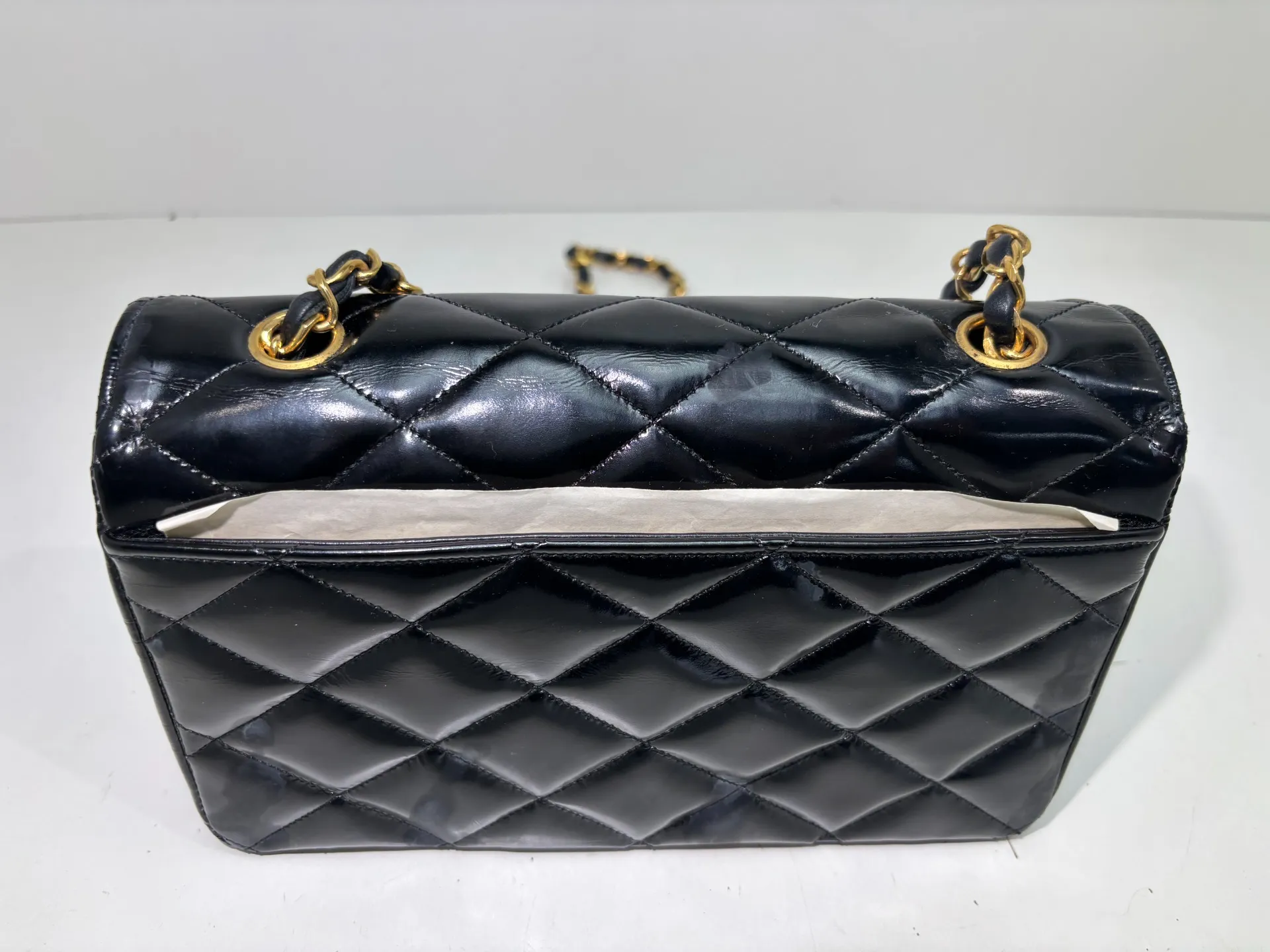 シャネルエナメルバッグ修理前