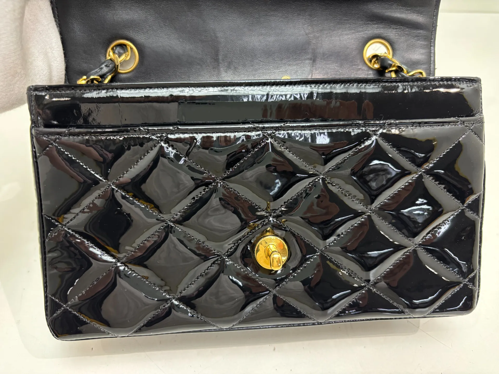 シャネルエナメルバッグ修理後