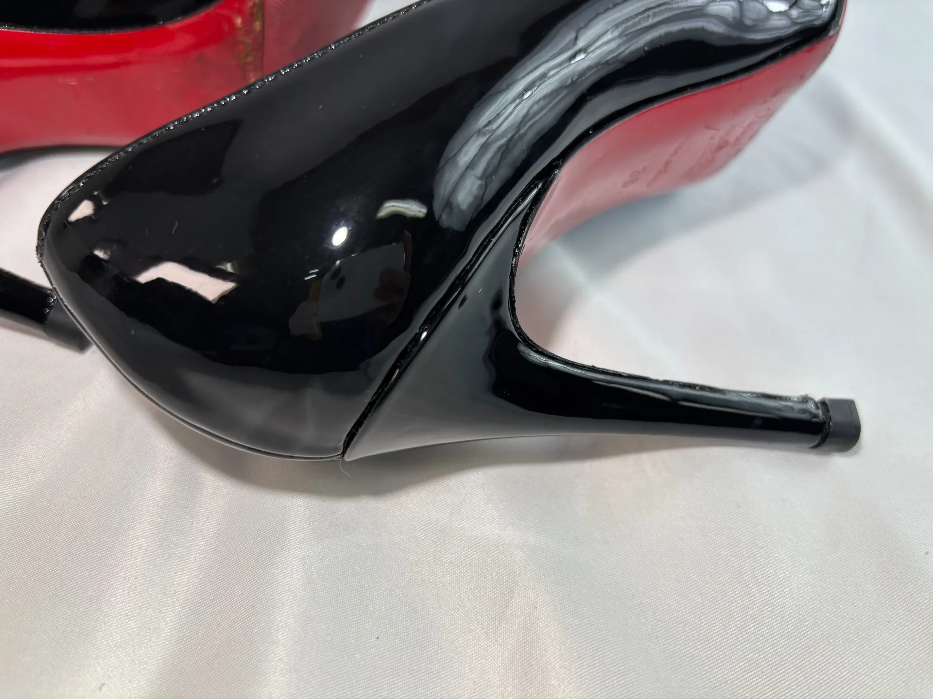 ルブタンエナメルパンプス修理前