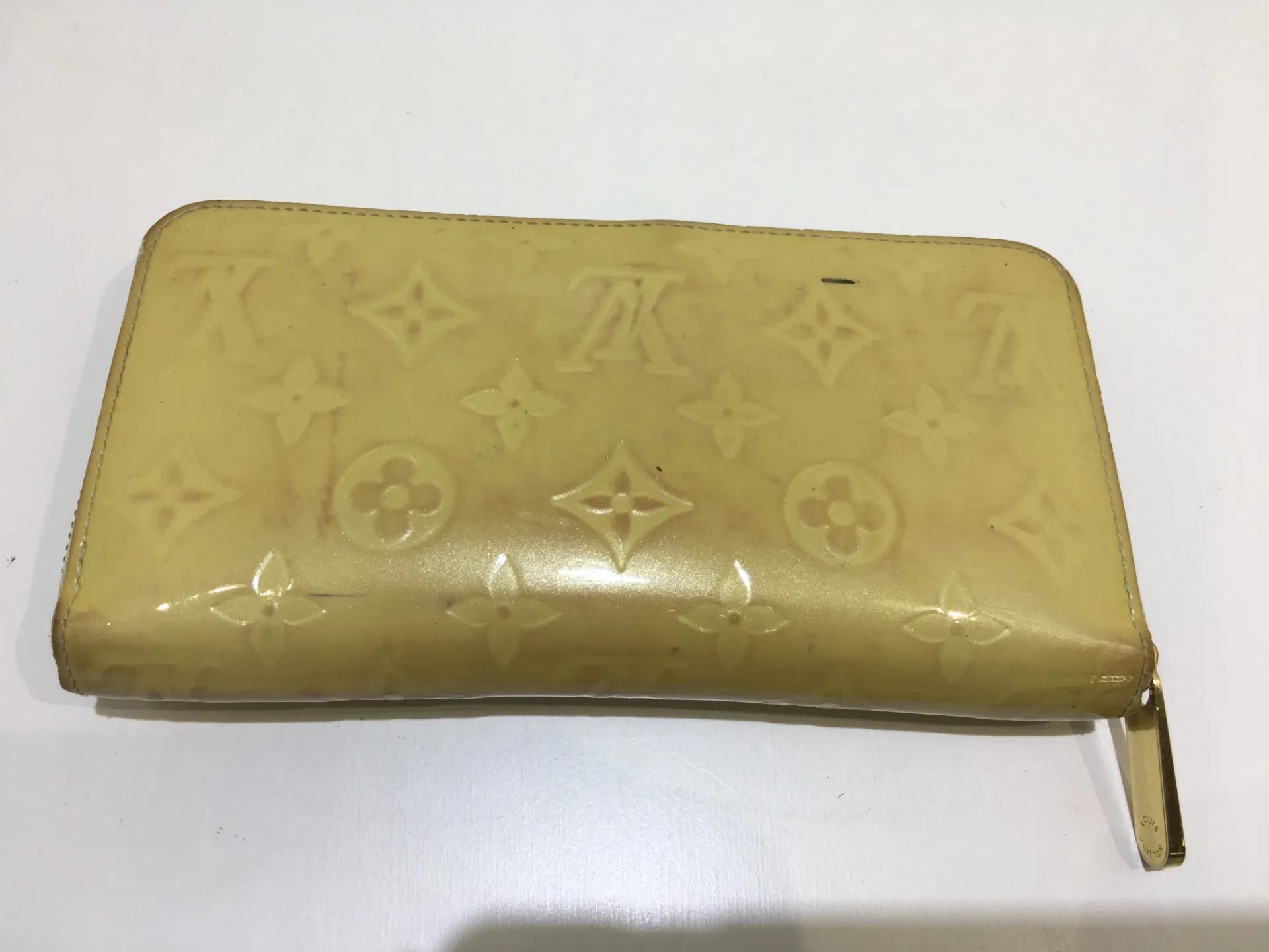 ラウンドファスナー長財布　ネイビーに色替え前
