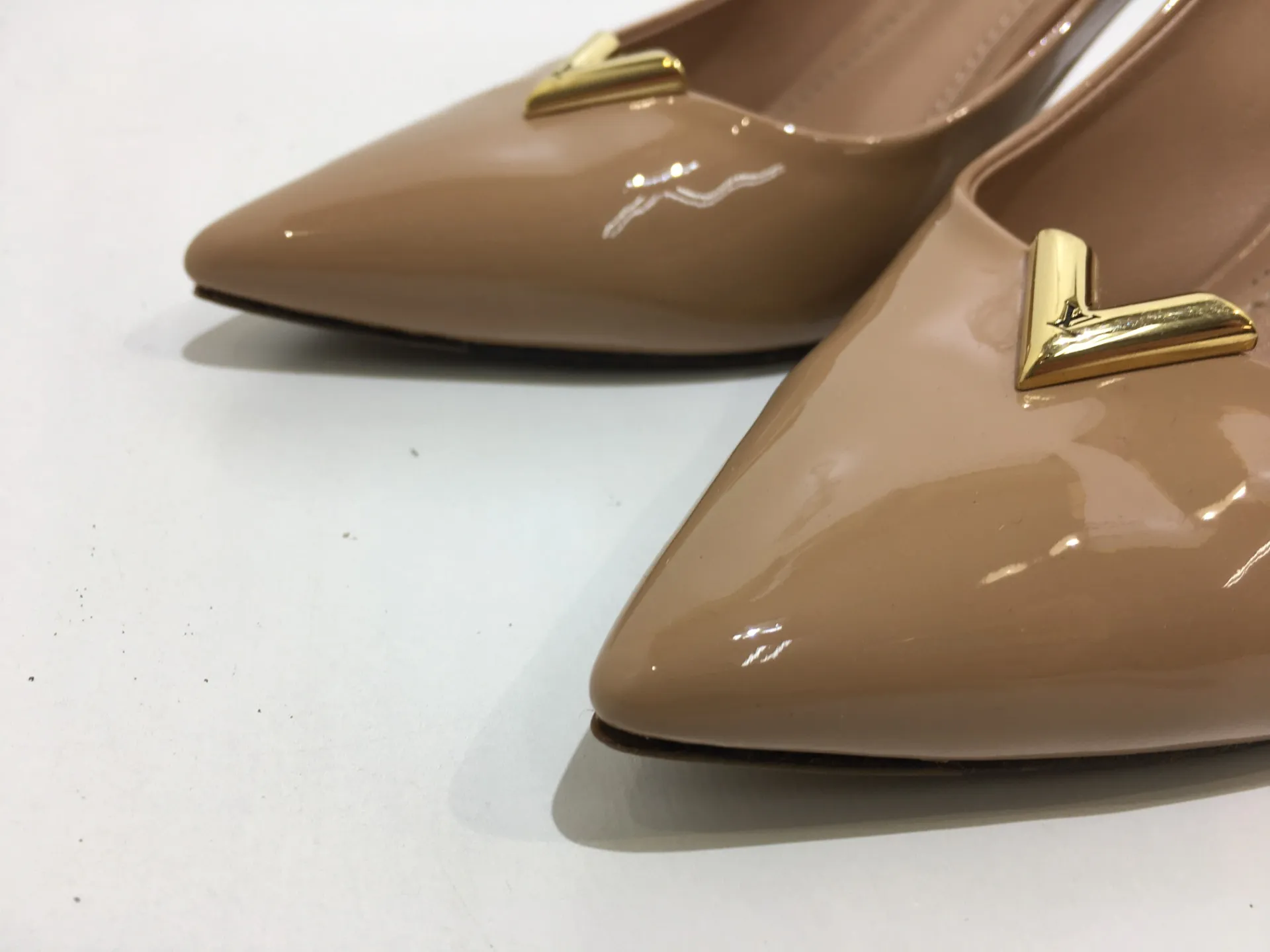 パンプス　つま先めくれリペア後