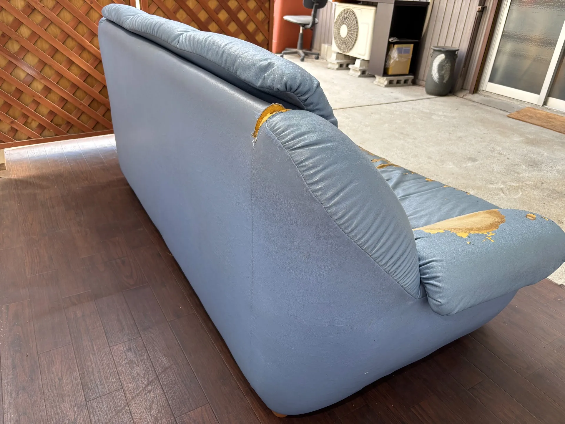 ソフトレザーソファ総張替え前