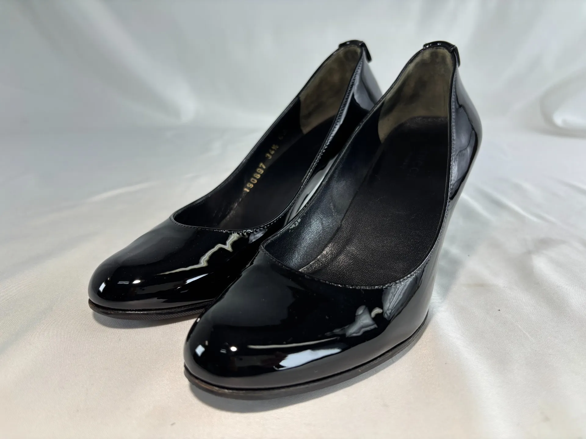 GUCCI（グッチ）】エナメルパンプスの「曇り」を解消！新品時の艶を