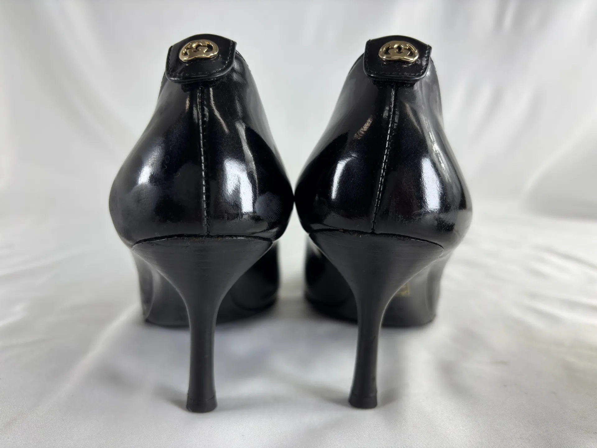 グッチエナメルパンプス修理前