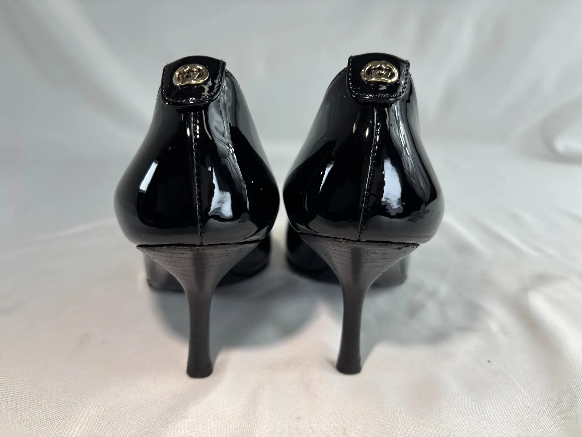 グッチエナメルパンプス修理後