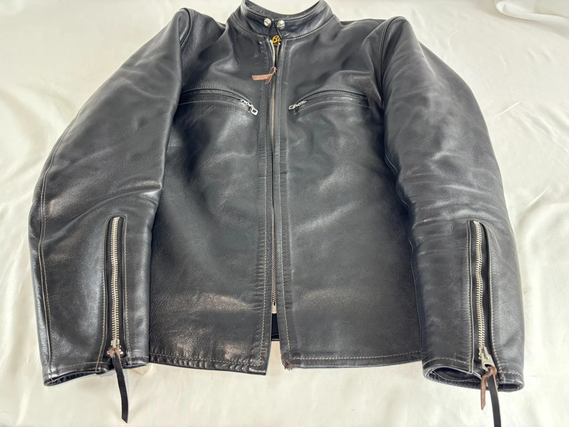 【革ジャン修理】リアルマッコイズの価値を下げない修復術。かじられ案件の費用と工程を徹底解説