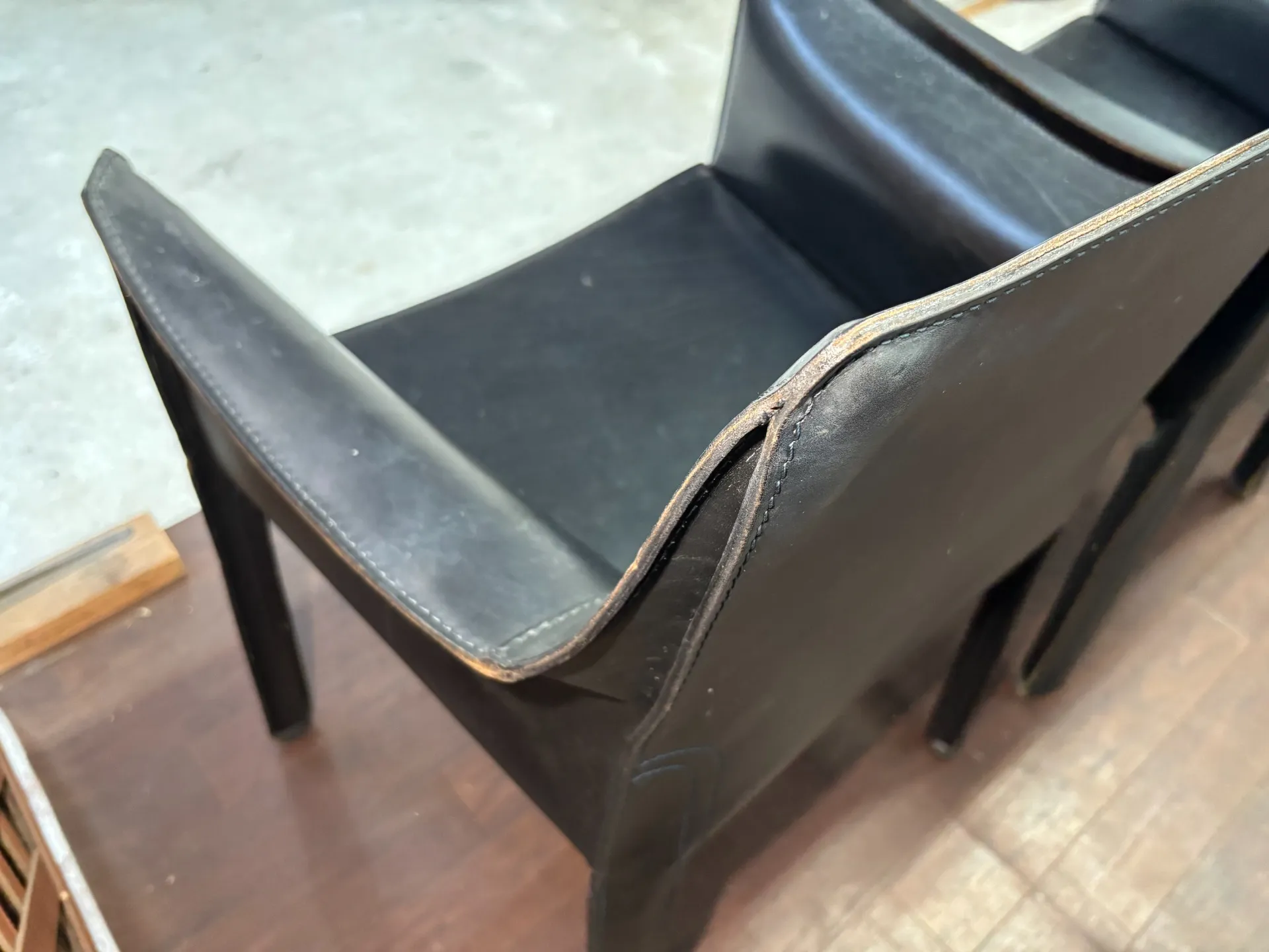 カッシーナキャブチェア修理修復前