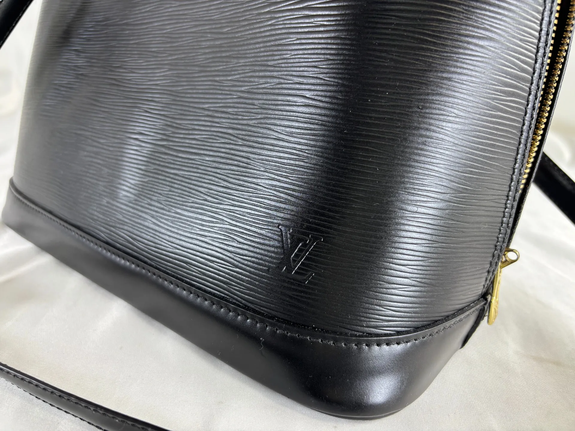 ヴィトン　エピ色替え修理後