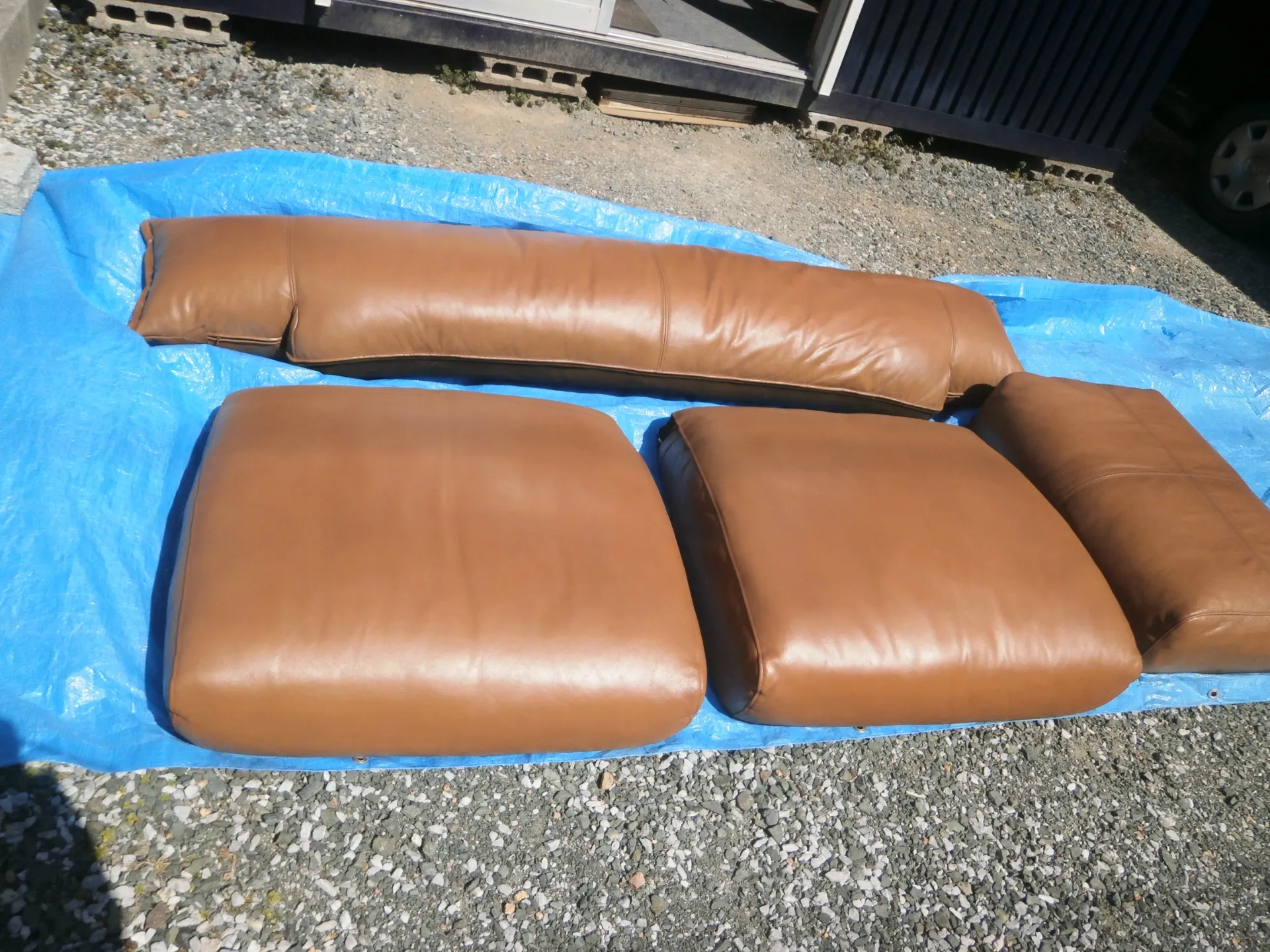 革ソファクッション革面修復後