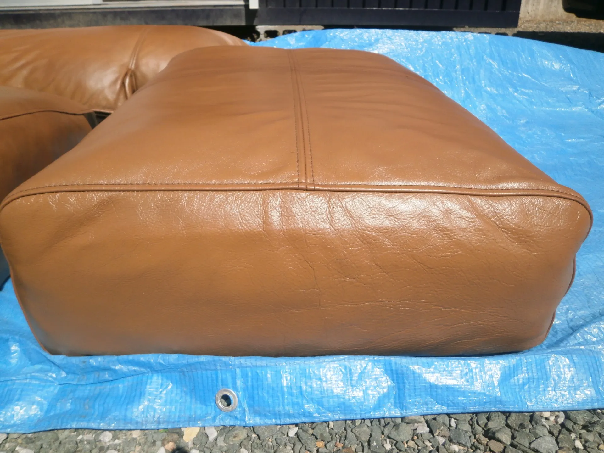 革ソファクッション革面修復後