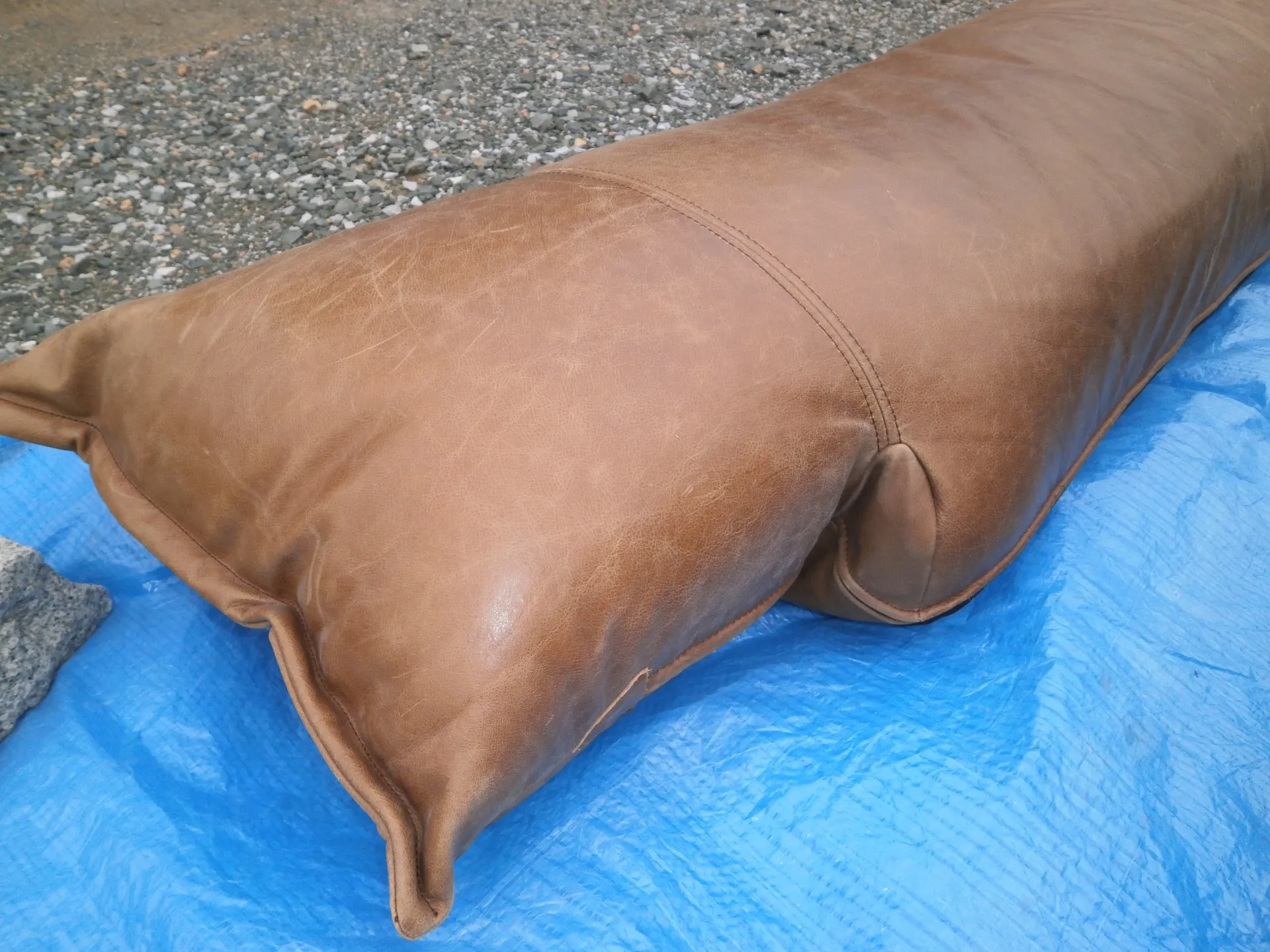 革ソファクッション革面修復前