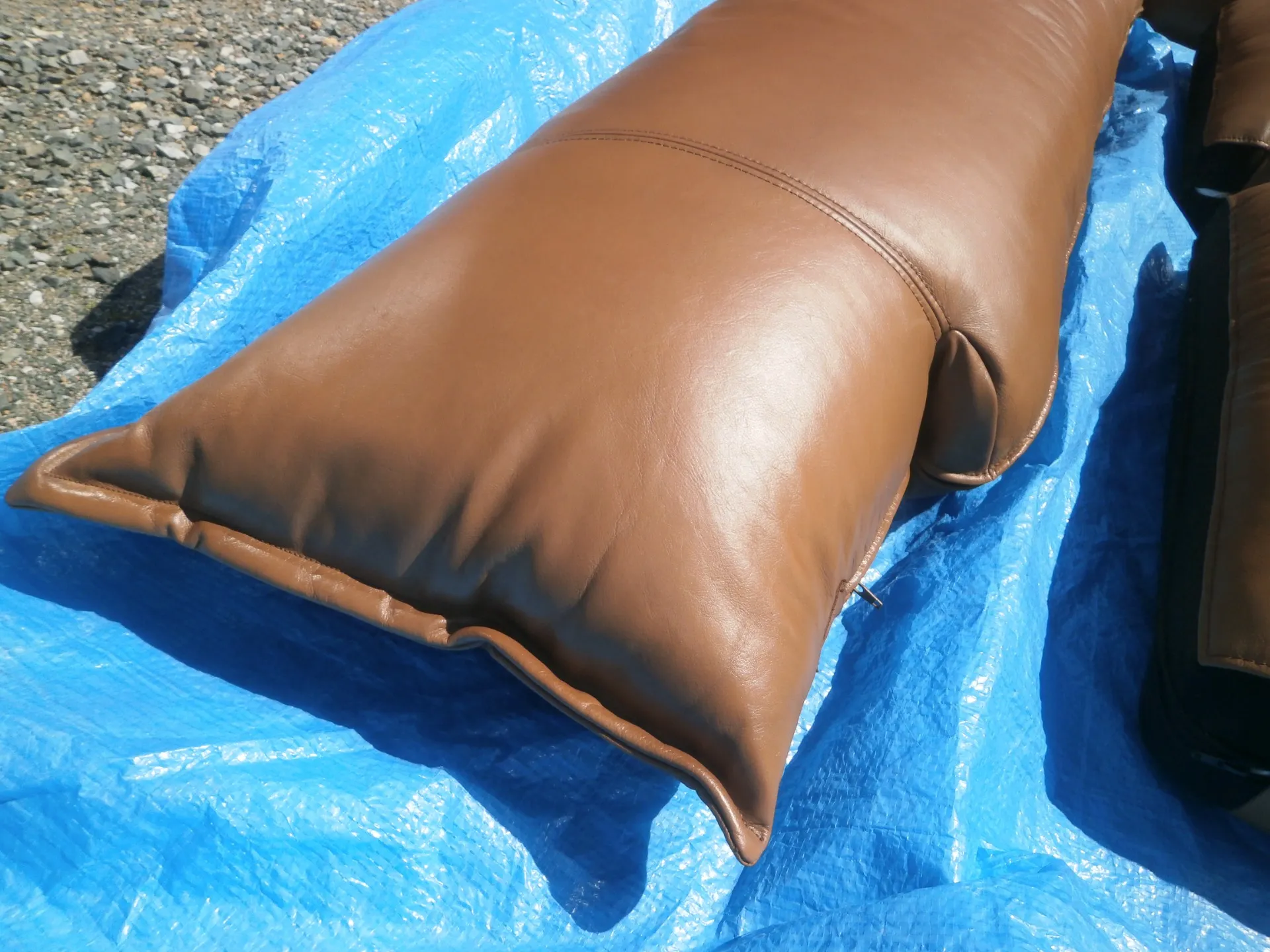 革ソファクッション革面修復後