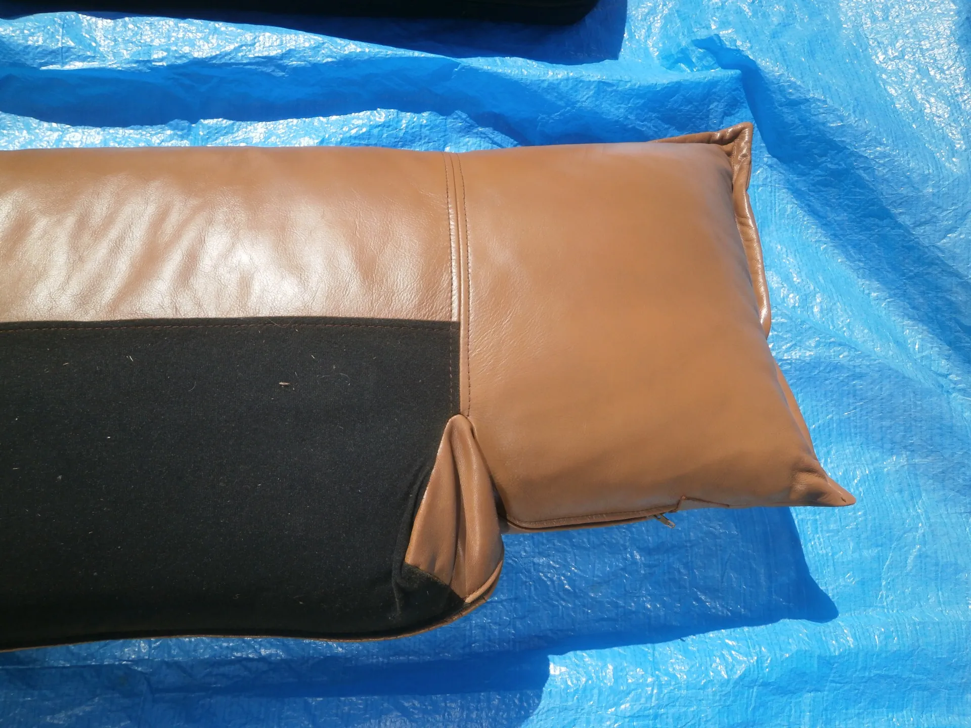 革ソファクッション革面修復後