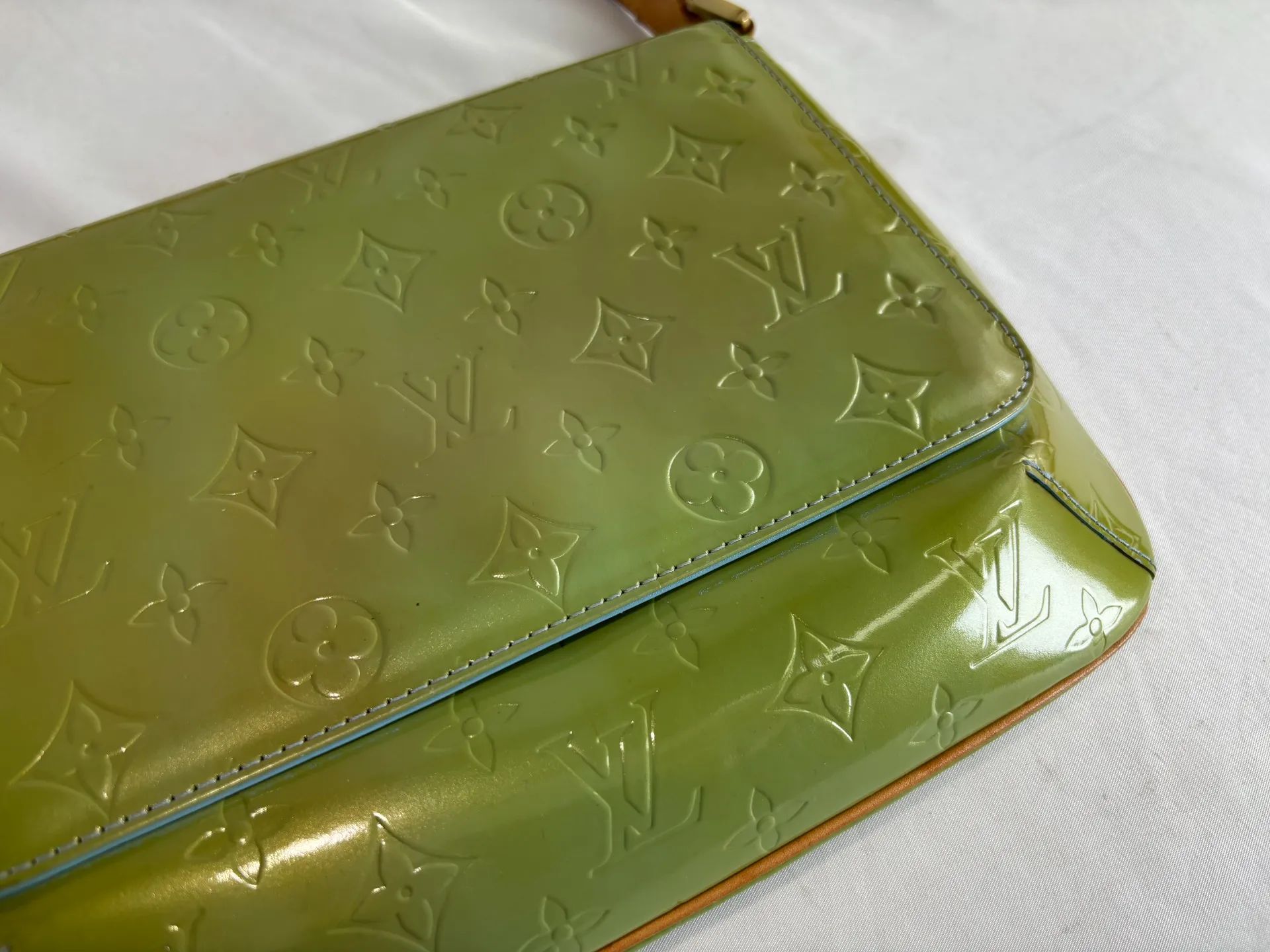 ヴィトンエナメルバッグ色替え修理前