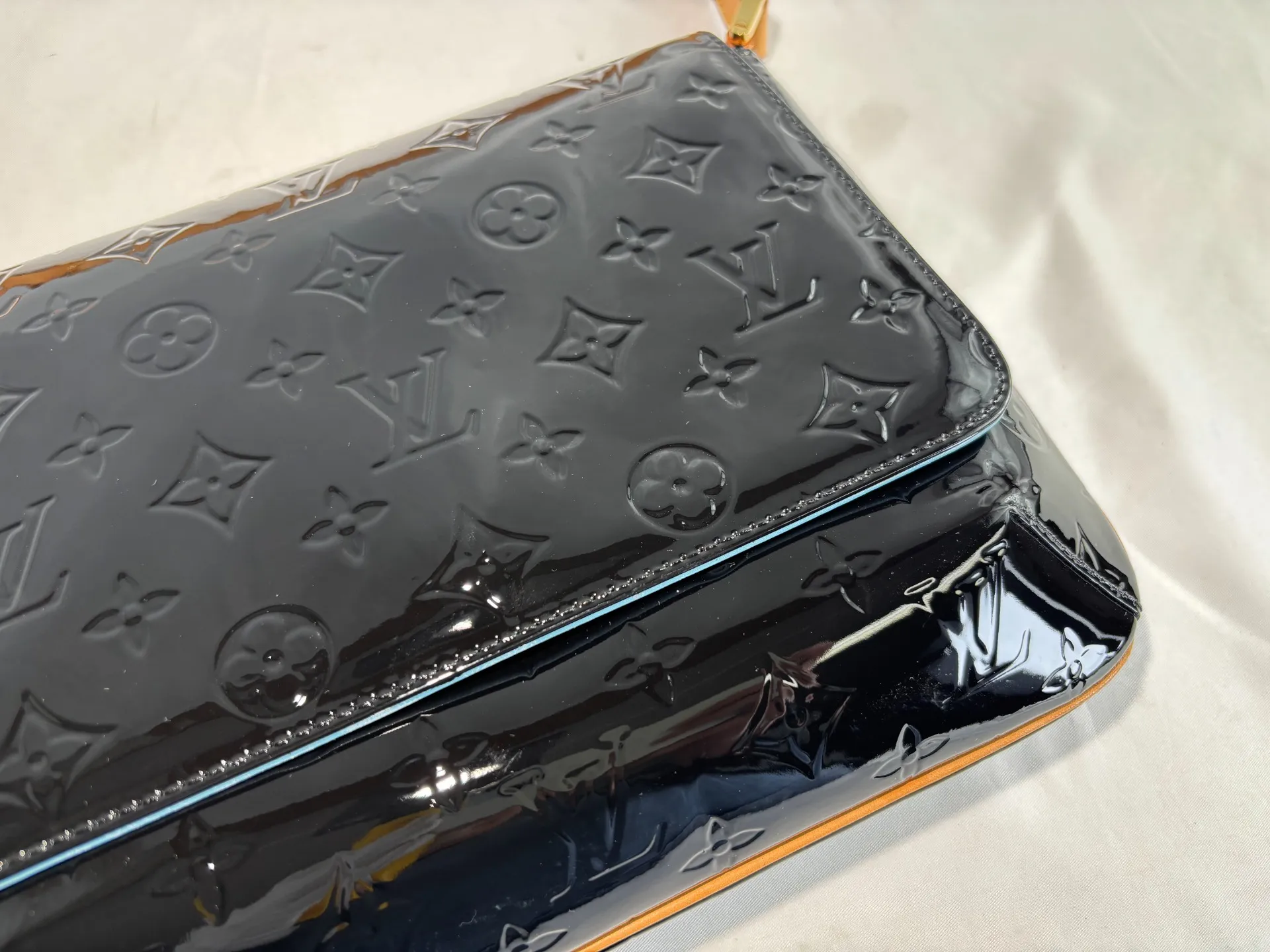 ヴィトンエナメルバッグ色替え修理後