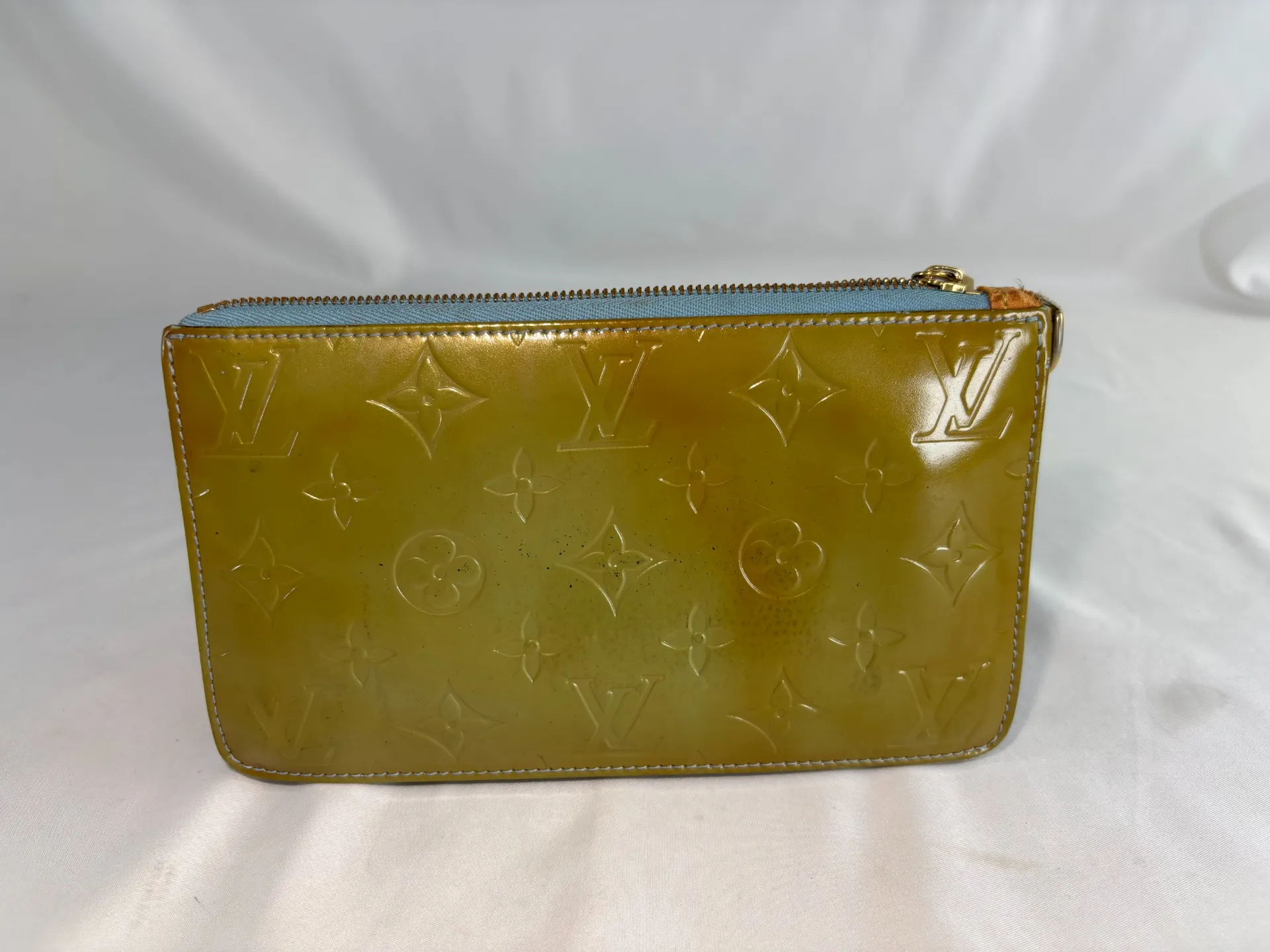 【プロが選ぶ修理店】同業他社から託された、変色したヴィトンのヴェルニ。色替えと「内部の異音」の正体