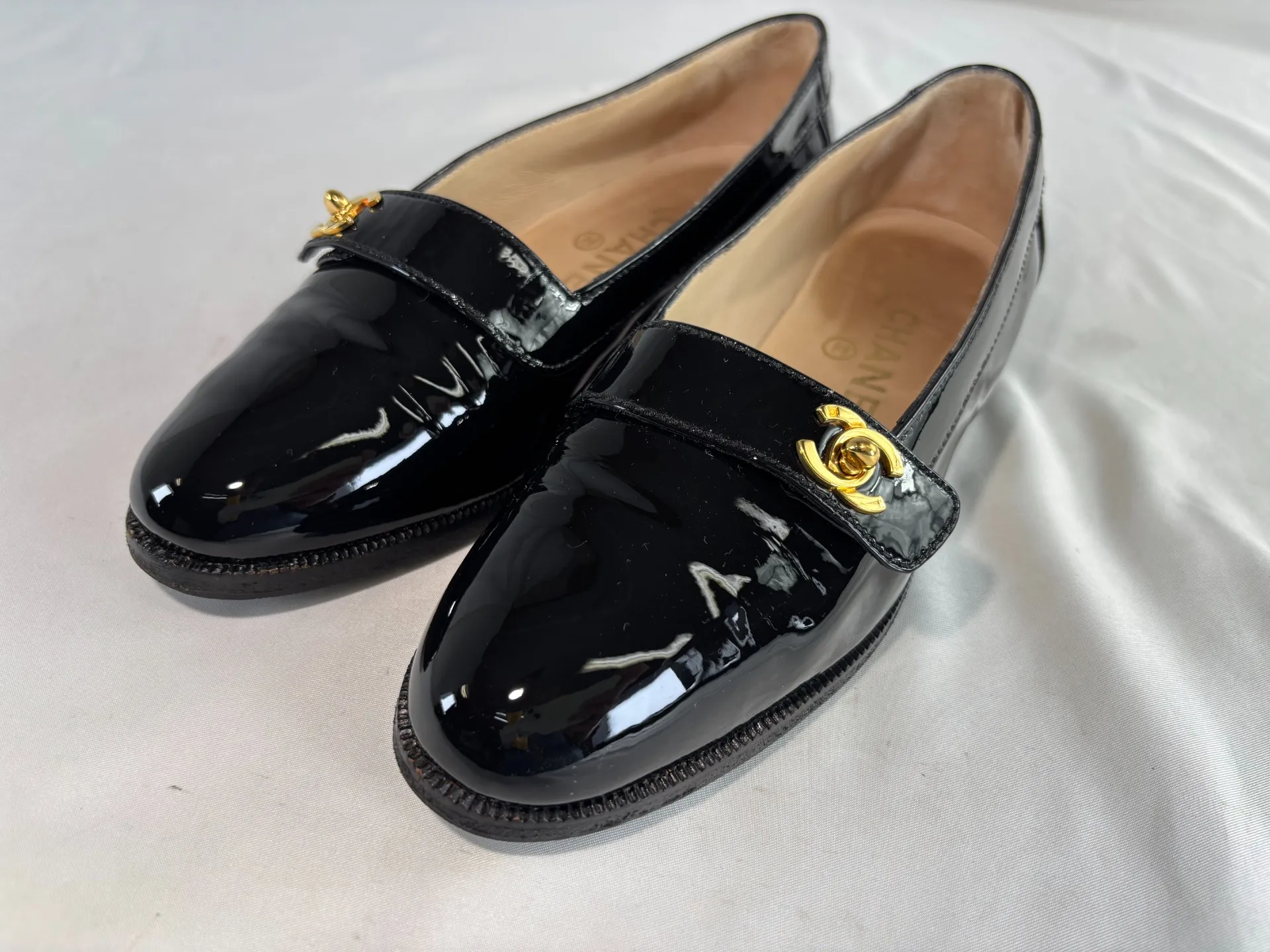 シャネルエナメルローファー靴修理後