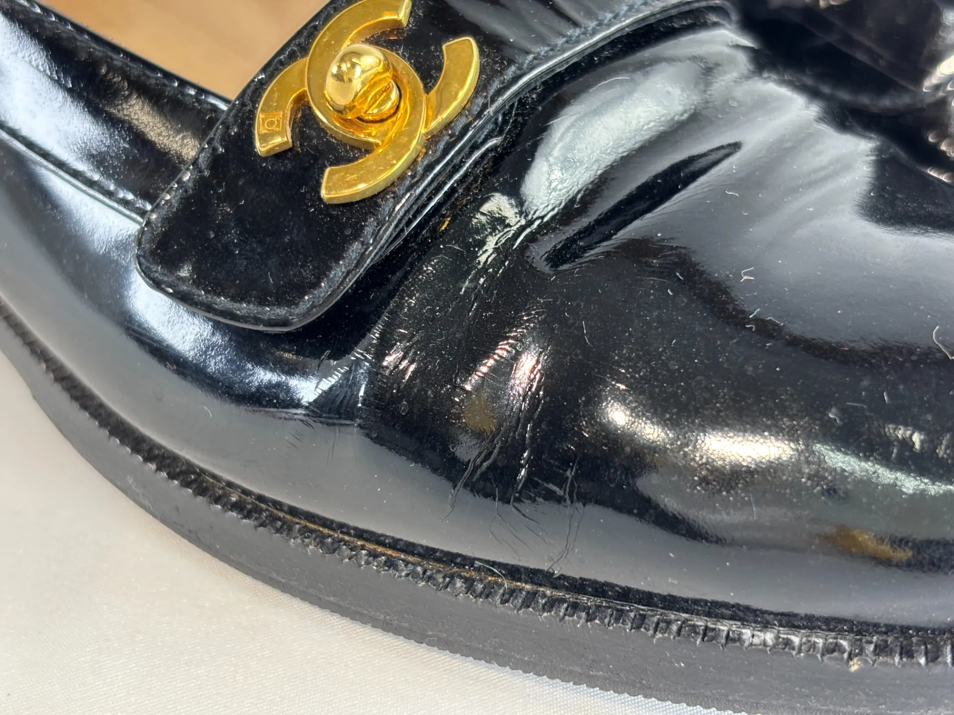 シャネルエナメルローファー靴修理前