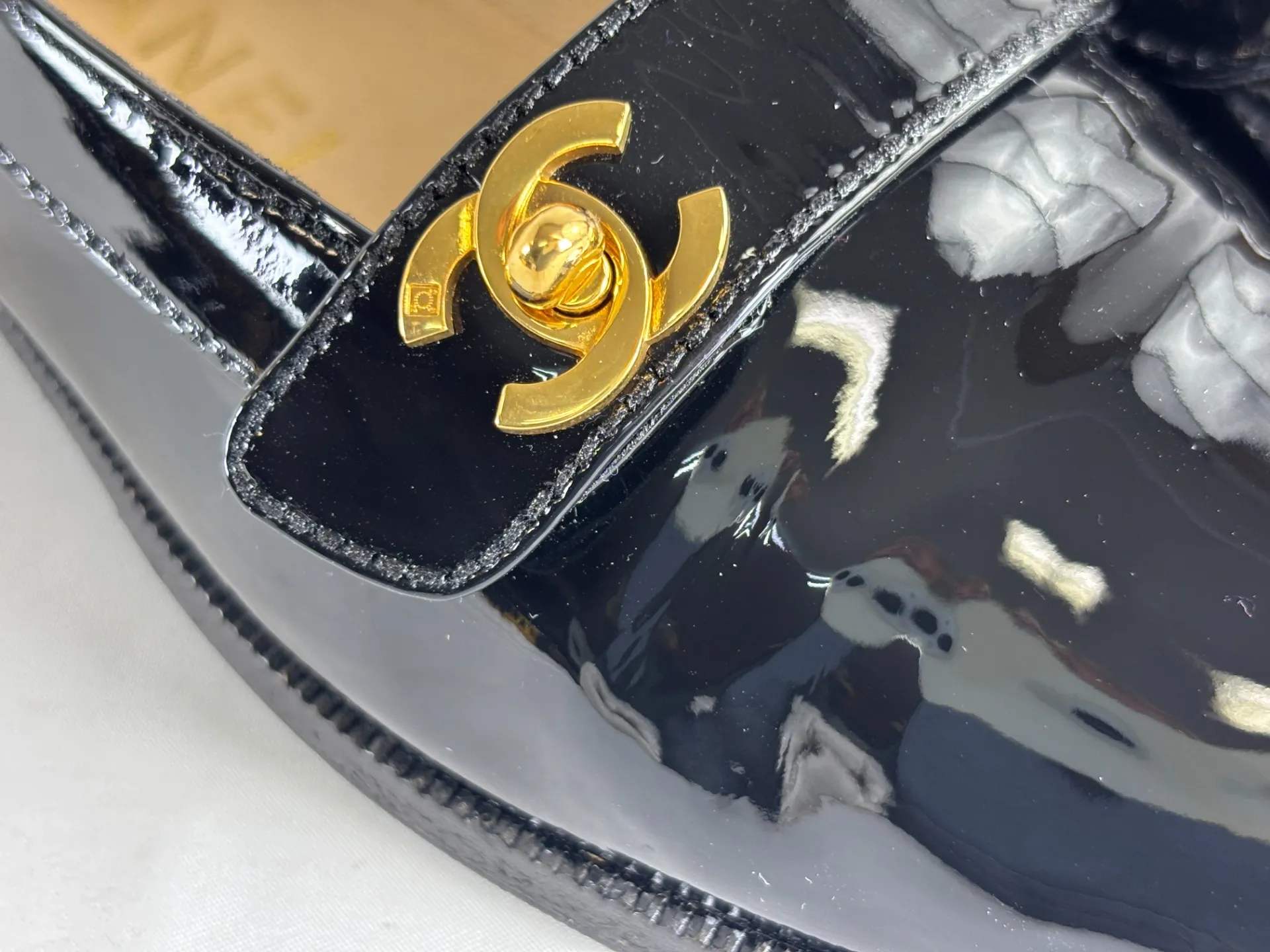 シャネルエナメルローファー靴修理後