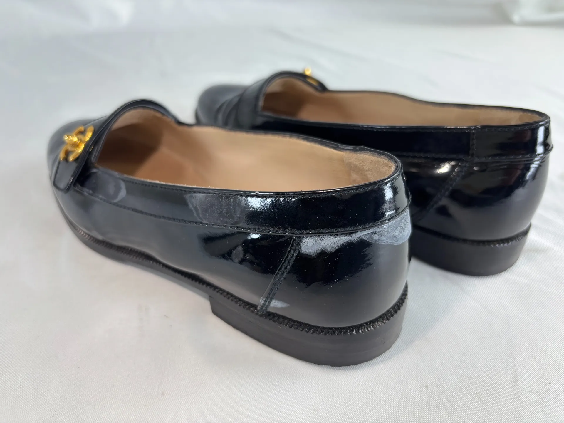 シャネルエナメルローファー靴修理前