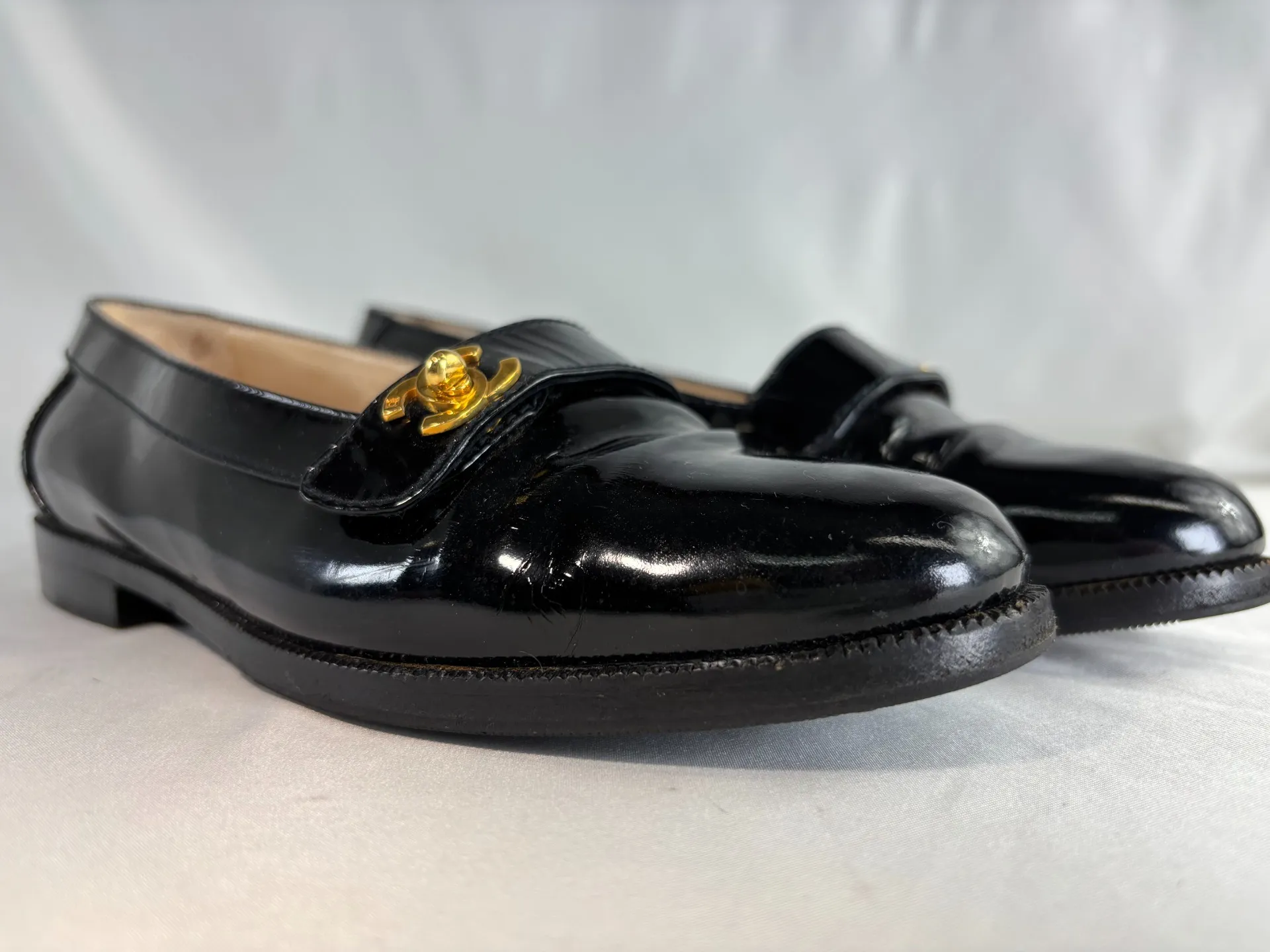 シャネルエナメルローファー靴修理前
