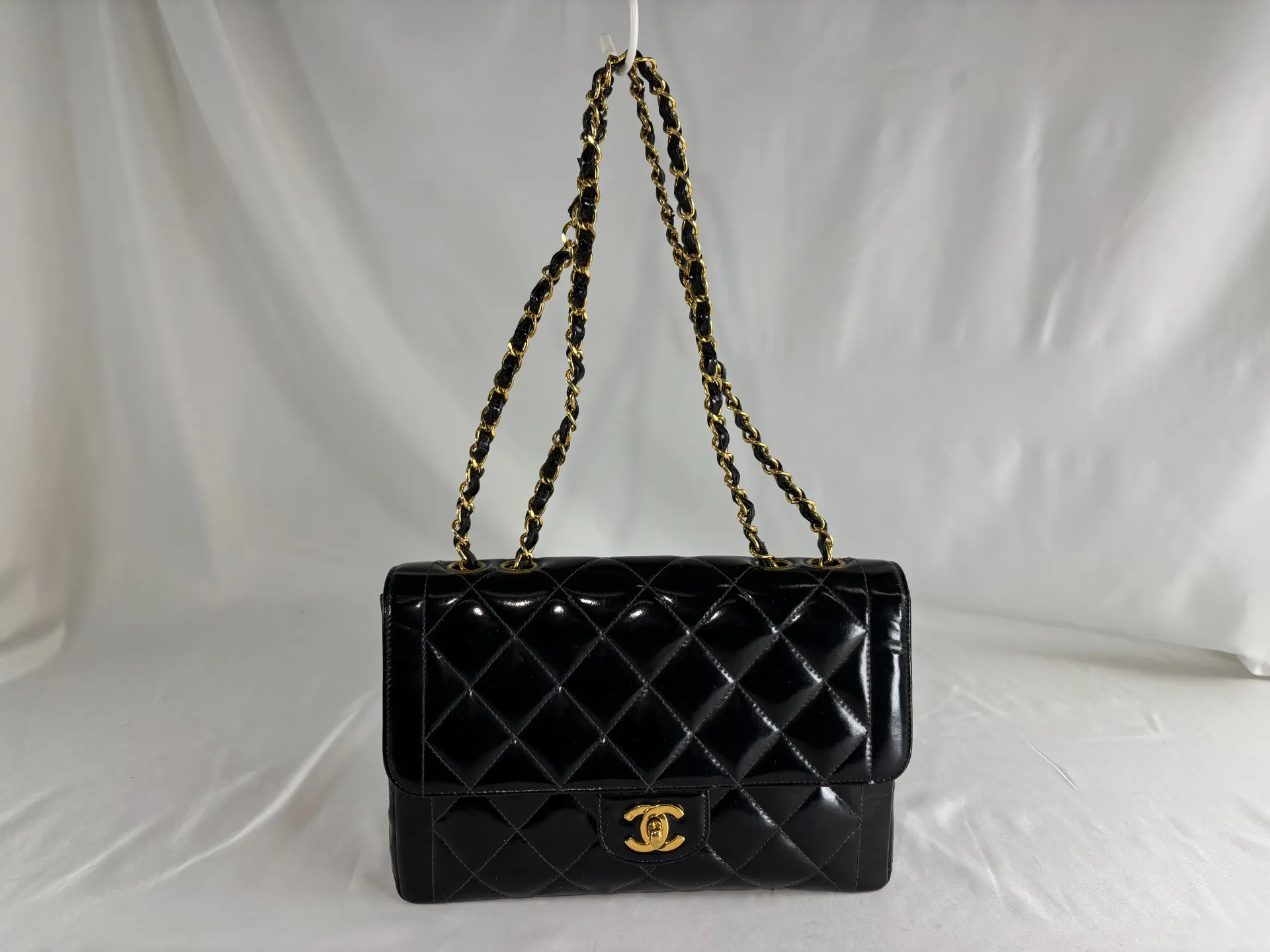 シャネルエナメルバッグ修理修復前