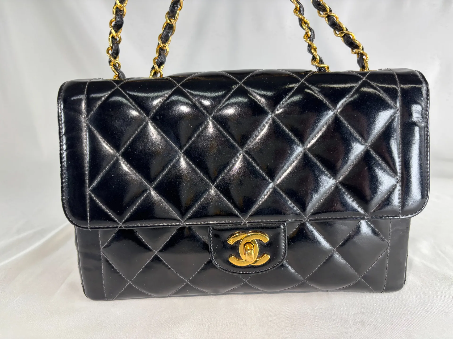 シャネルエナメルバッグ修理修復前