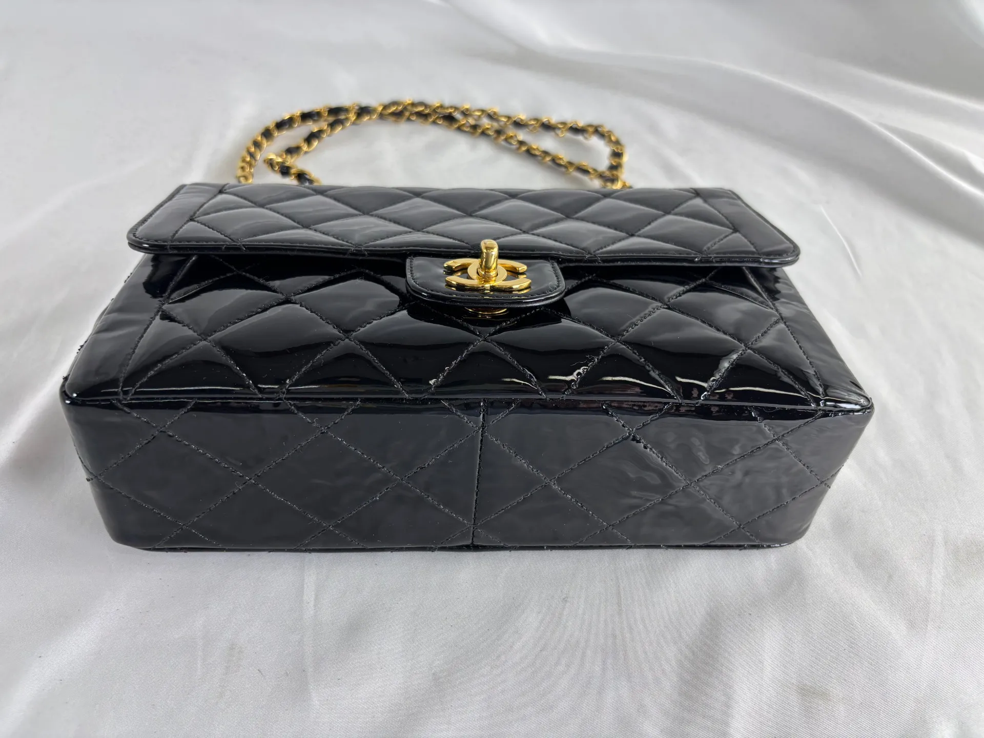 シャネルエナメルバッグ修理修復後