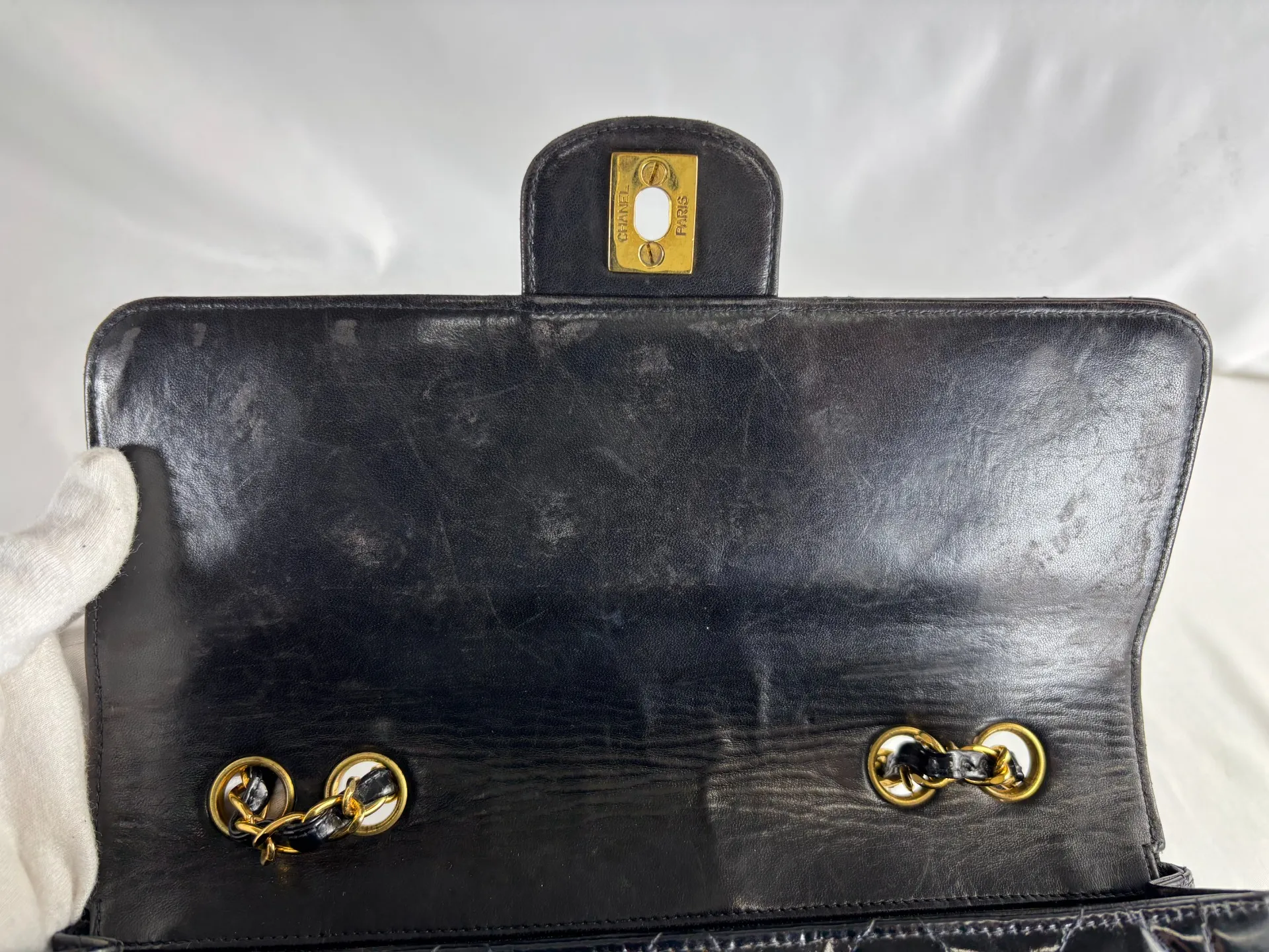 シャネルエナメルバッグ修理修復前