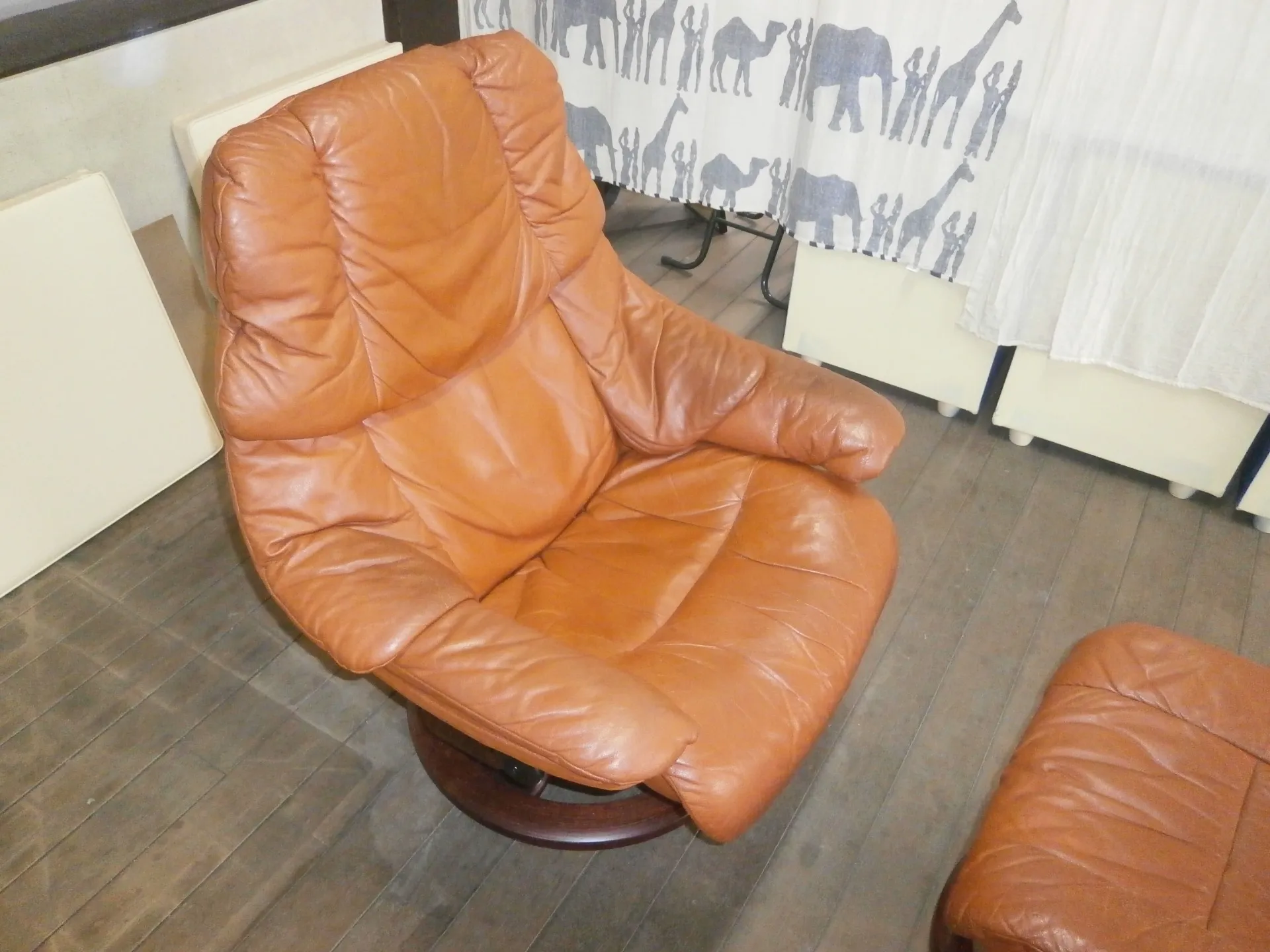 エコーネス革面修理修復前