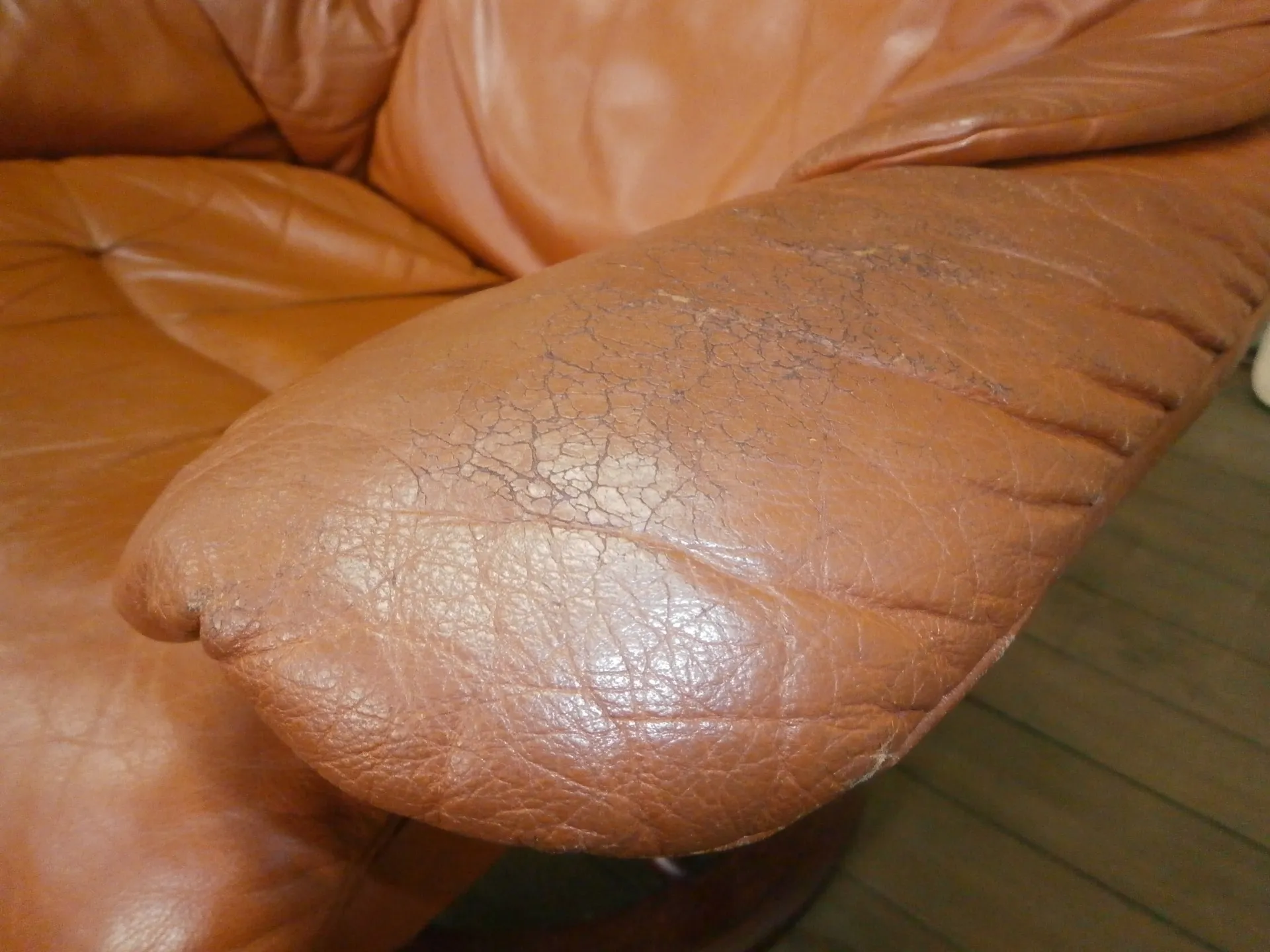 エコーネス革面修理修復前