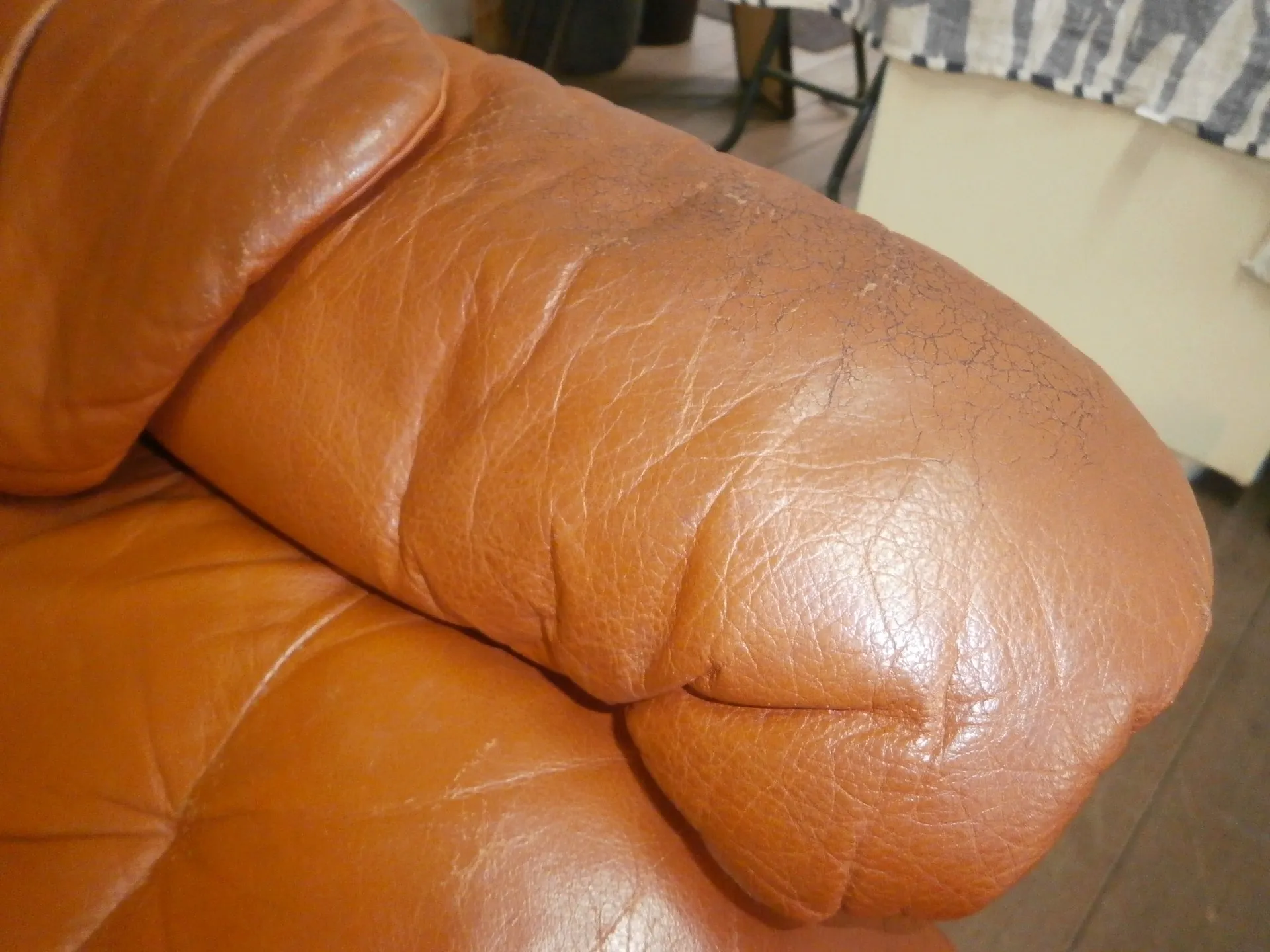 エコーネス革面修理修復前