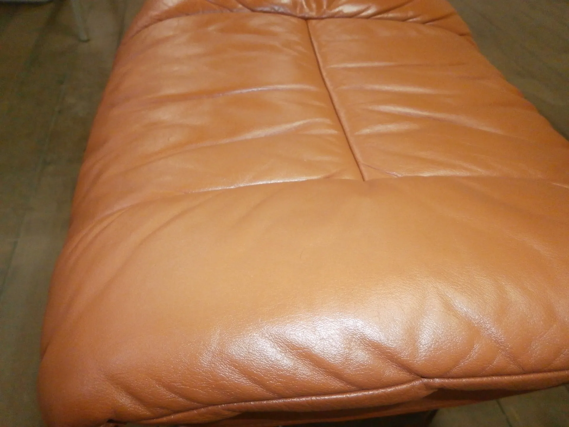 エコーネスオットマン革面修理修復後