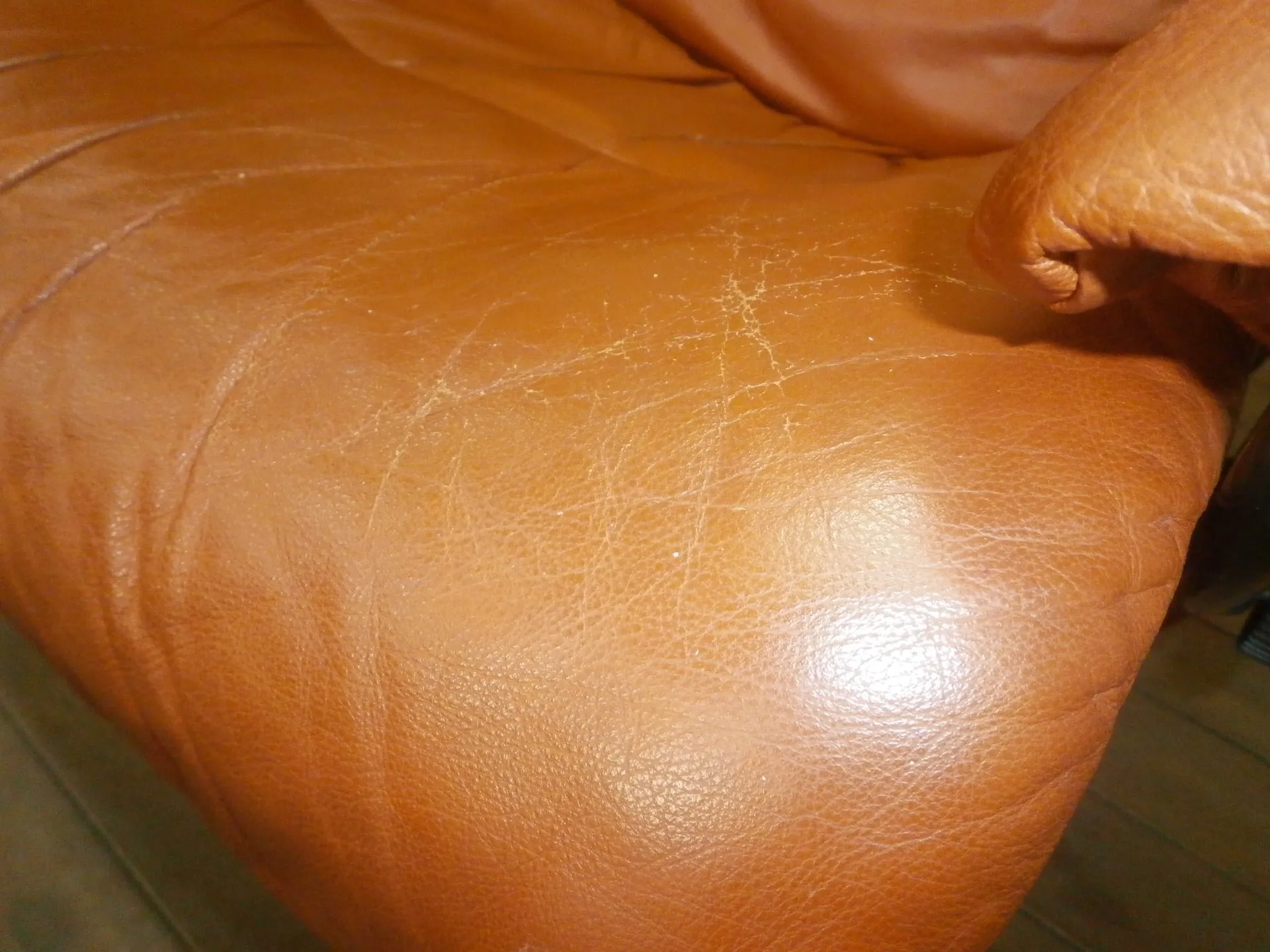 エコーネス革面修理修復前