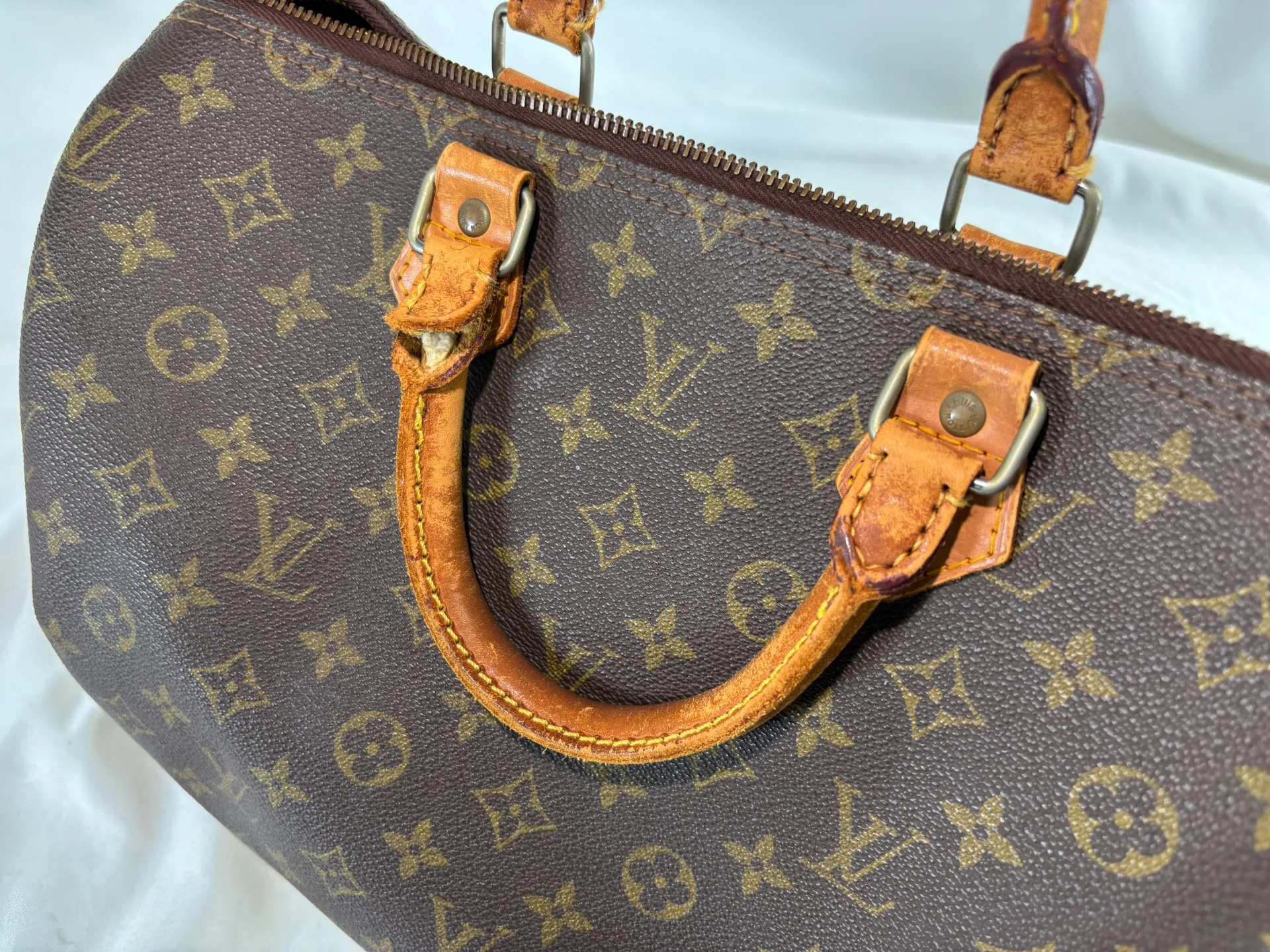 ヴィトンヌメ革交換修理前