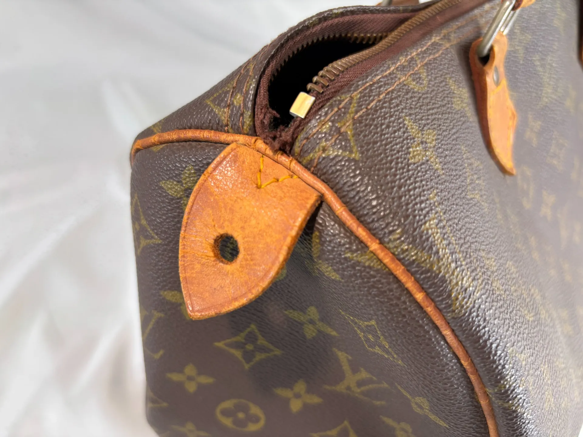 ヴィトンヌメ革交換修理前