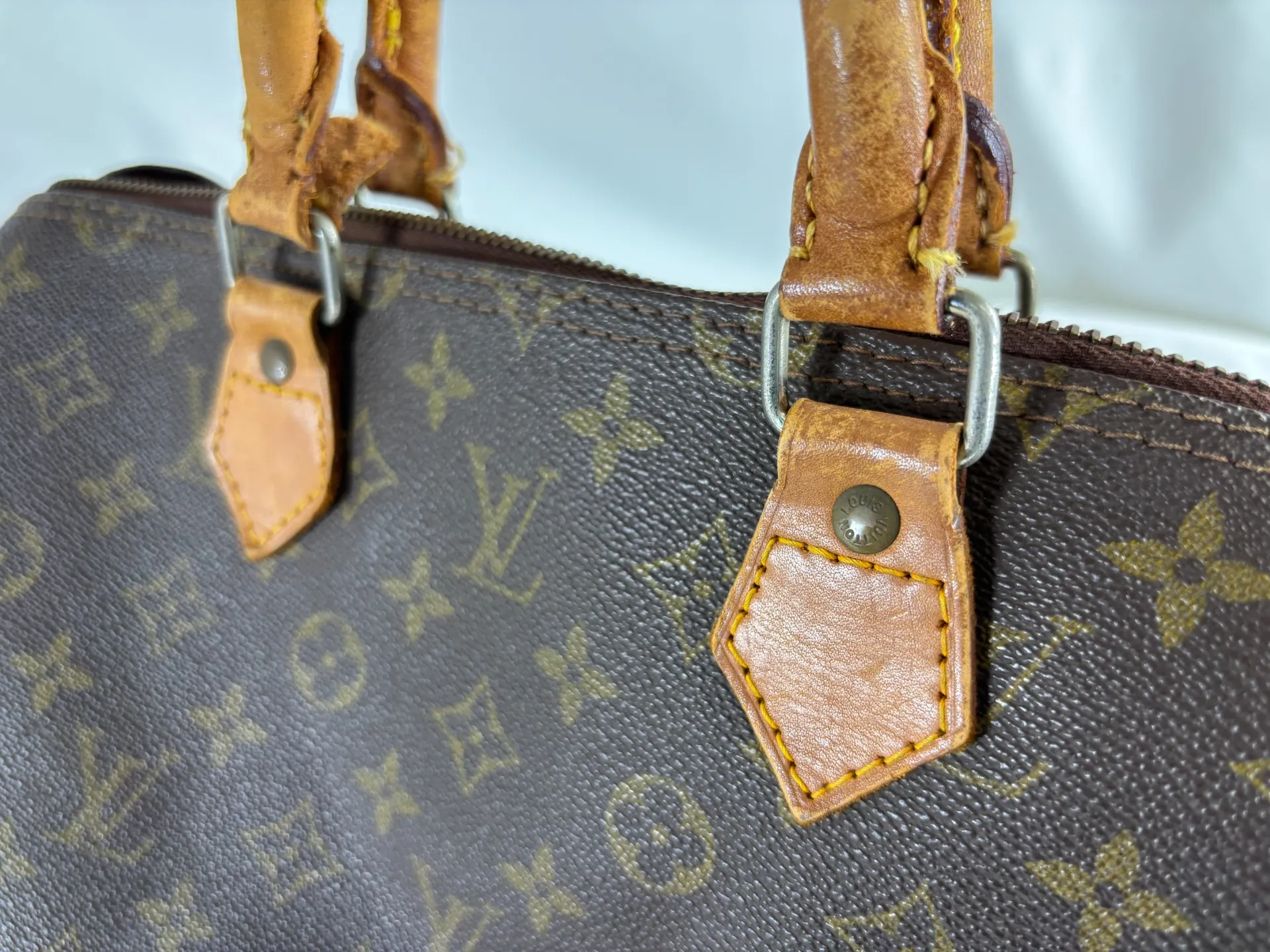 ヴィトンヌメ革交換修理前