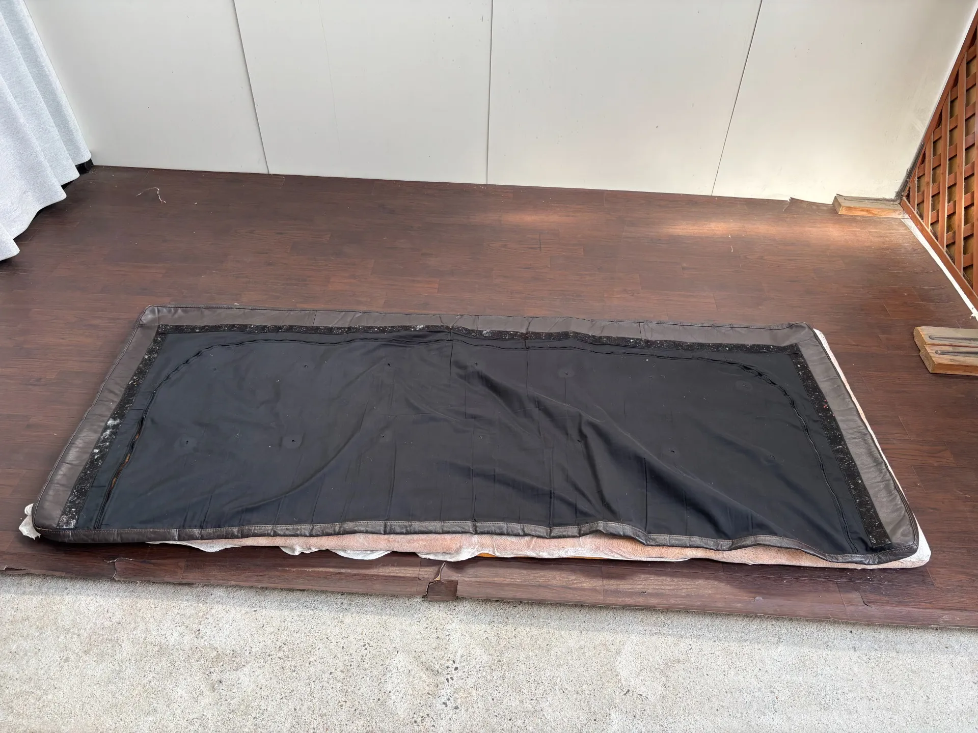 ソファシートボタン取り付け修理前