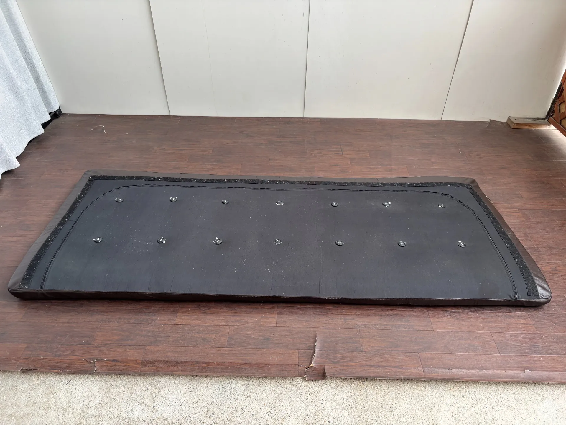 ソファシートボタン取り付け修理後