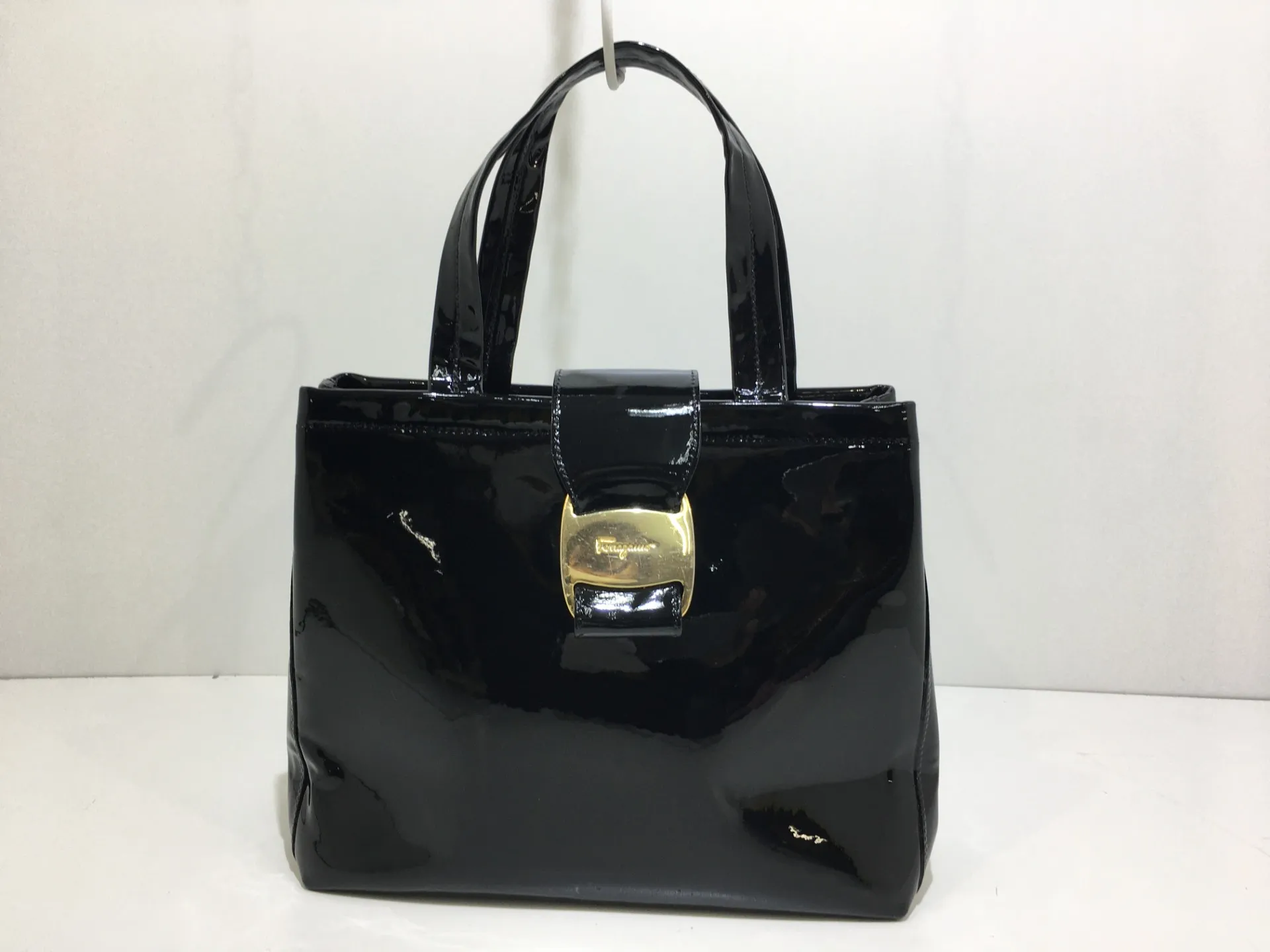 フェラガモエナメルバッグ修復後