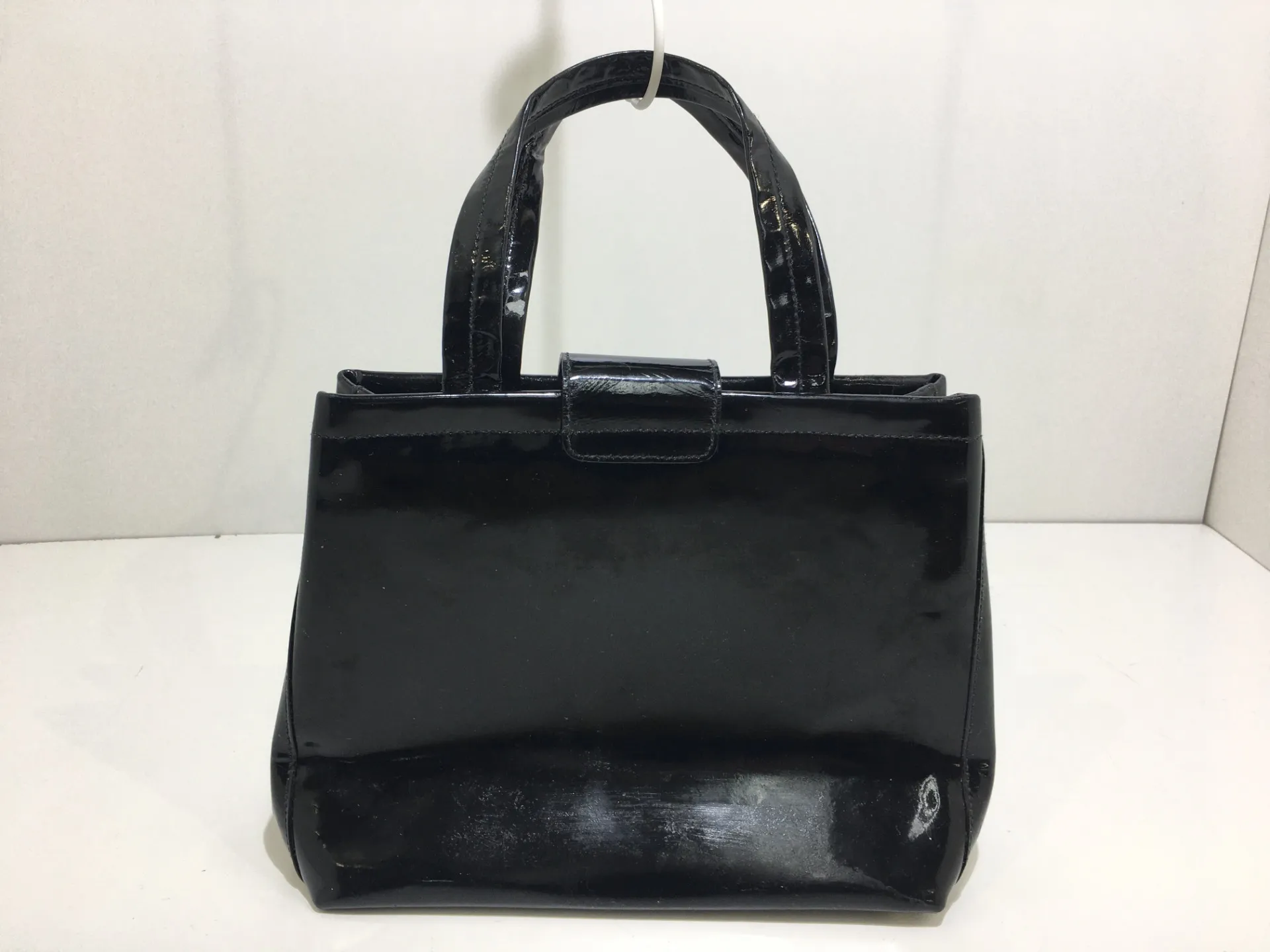 フェラガモエナメルバッグ修復前