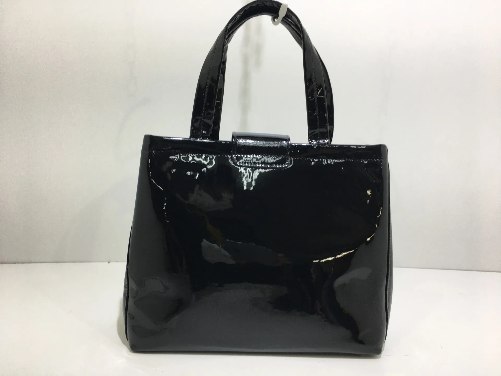 フェラガモエナメルバッグ修復後