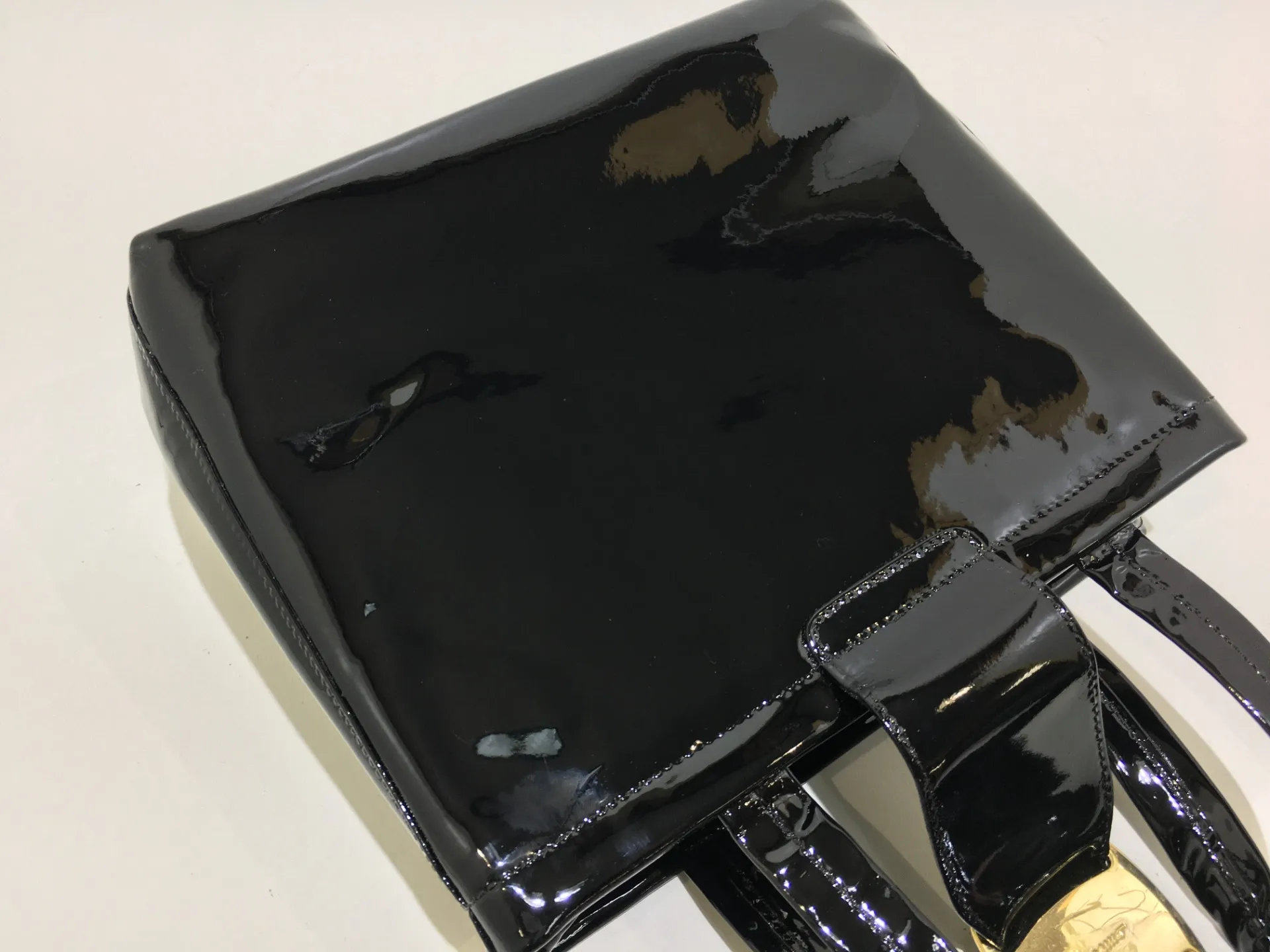 フェラガモエナメルバッグ修復後