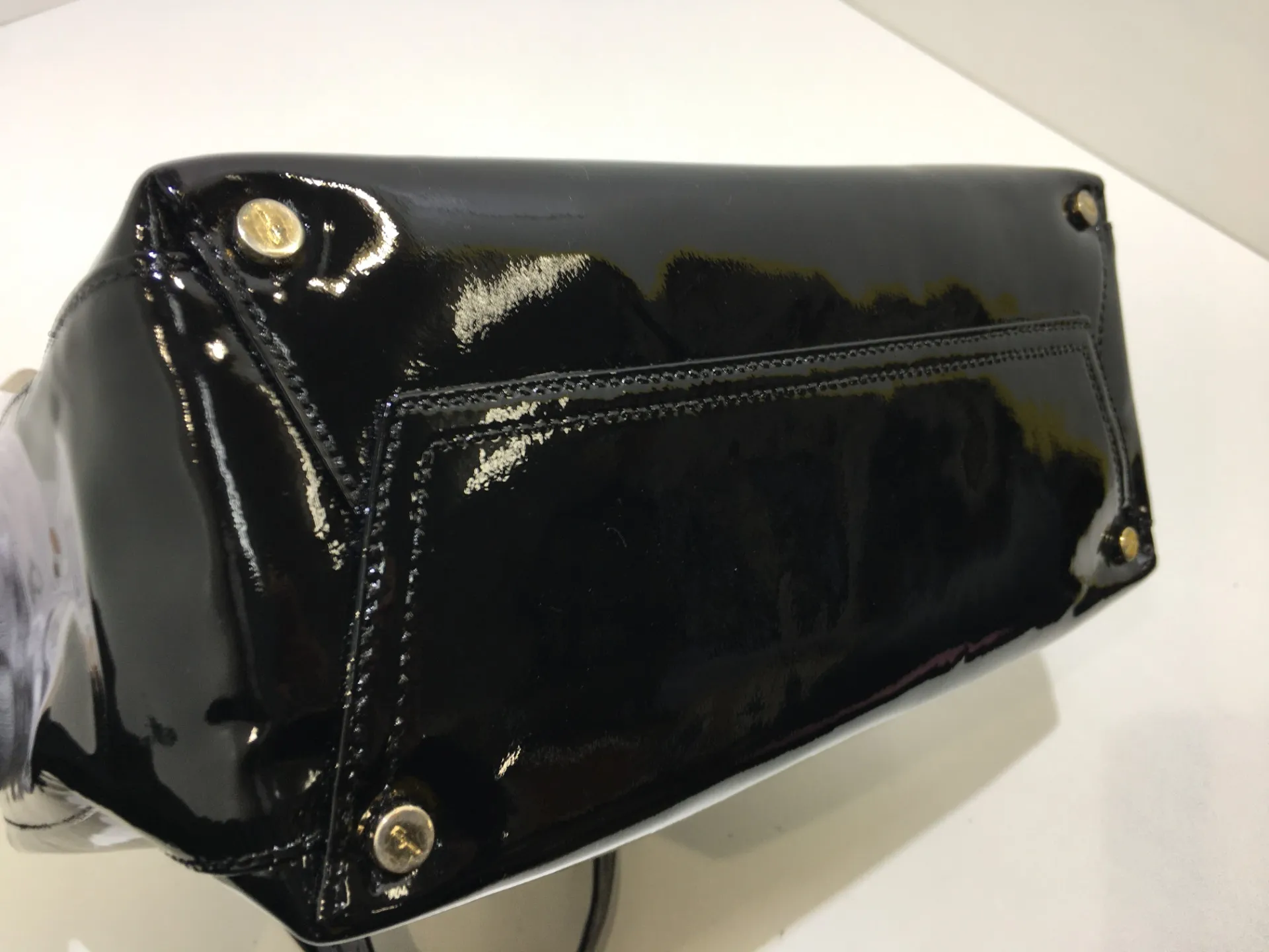 フェラガモエナメルバッグ修復後