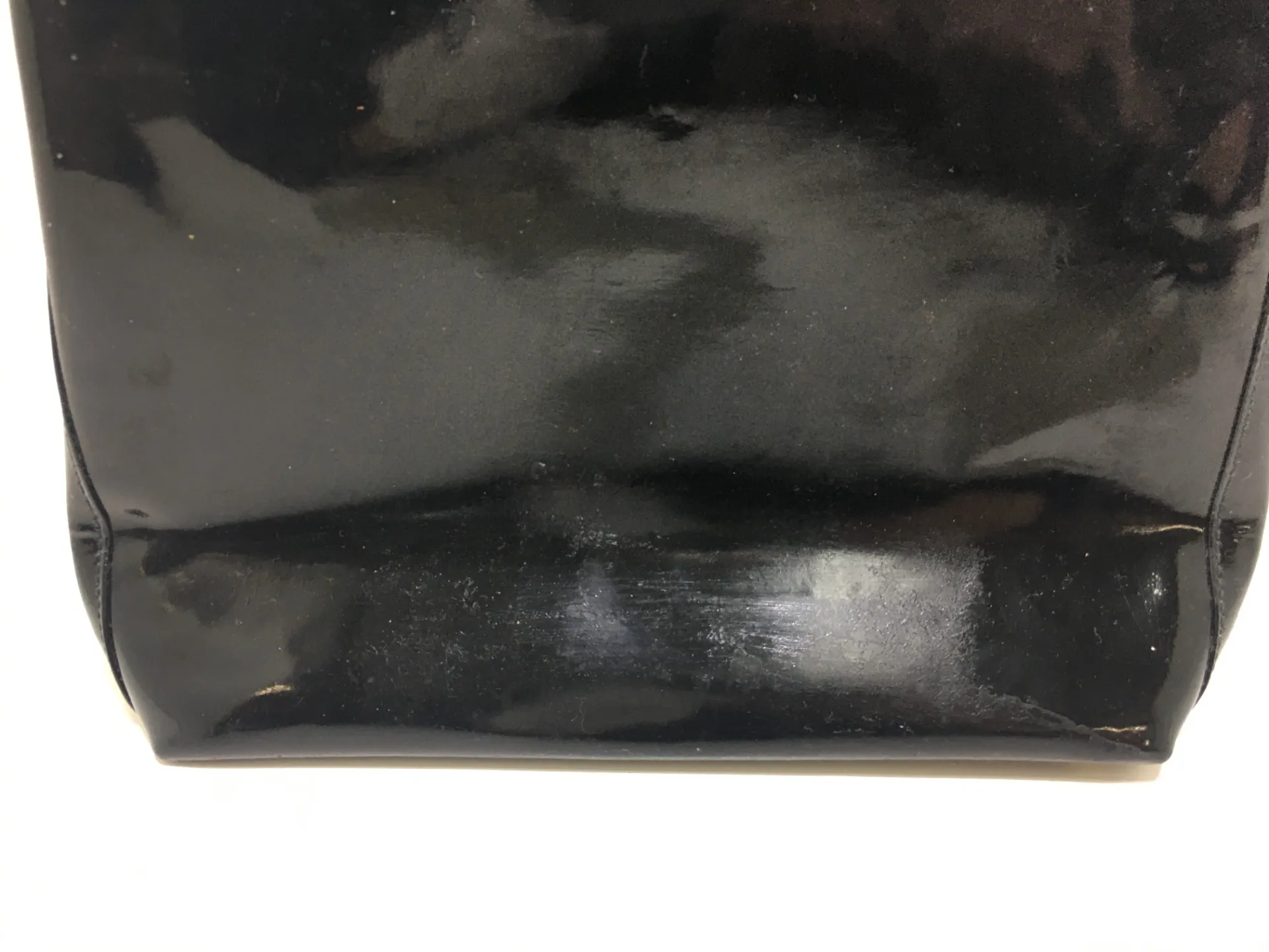 フェラガモエナメルバッグ修復前