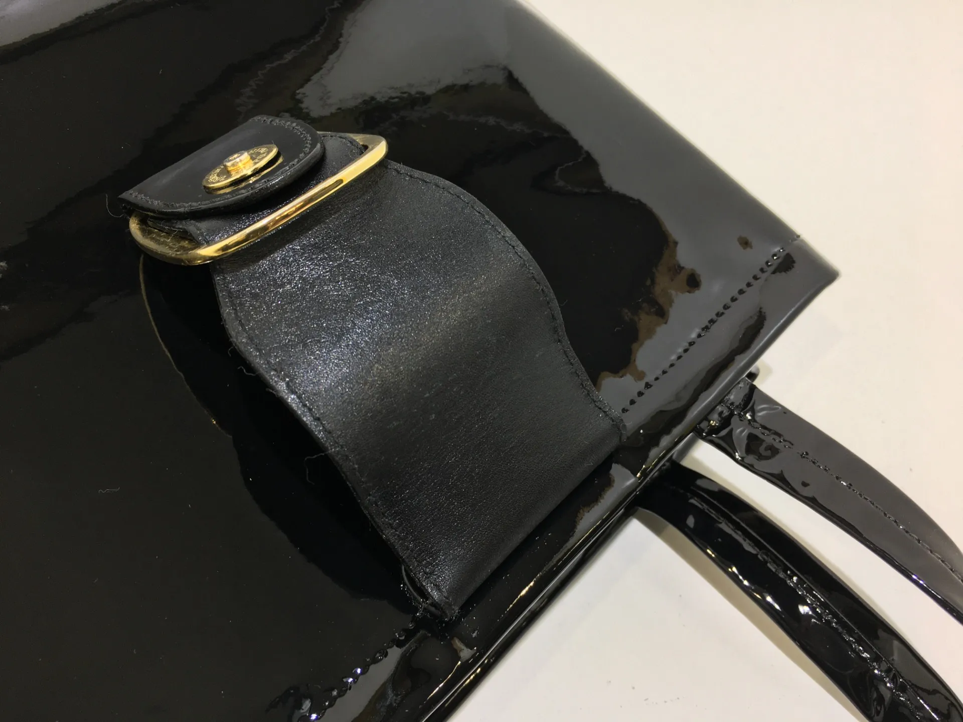 フェラガモエナメルバッグ修復後