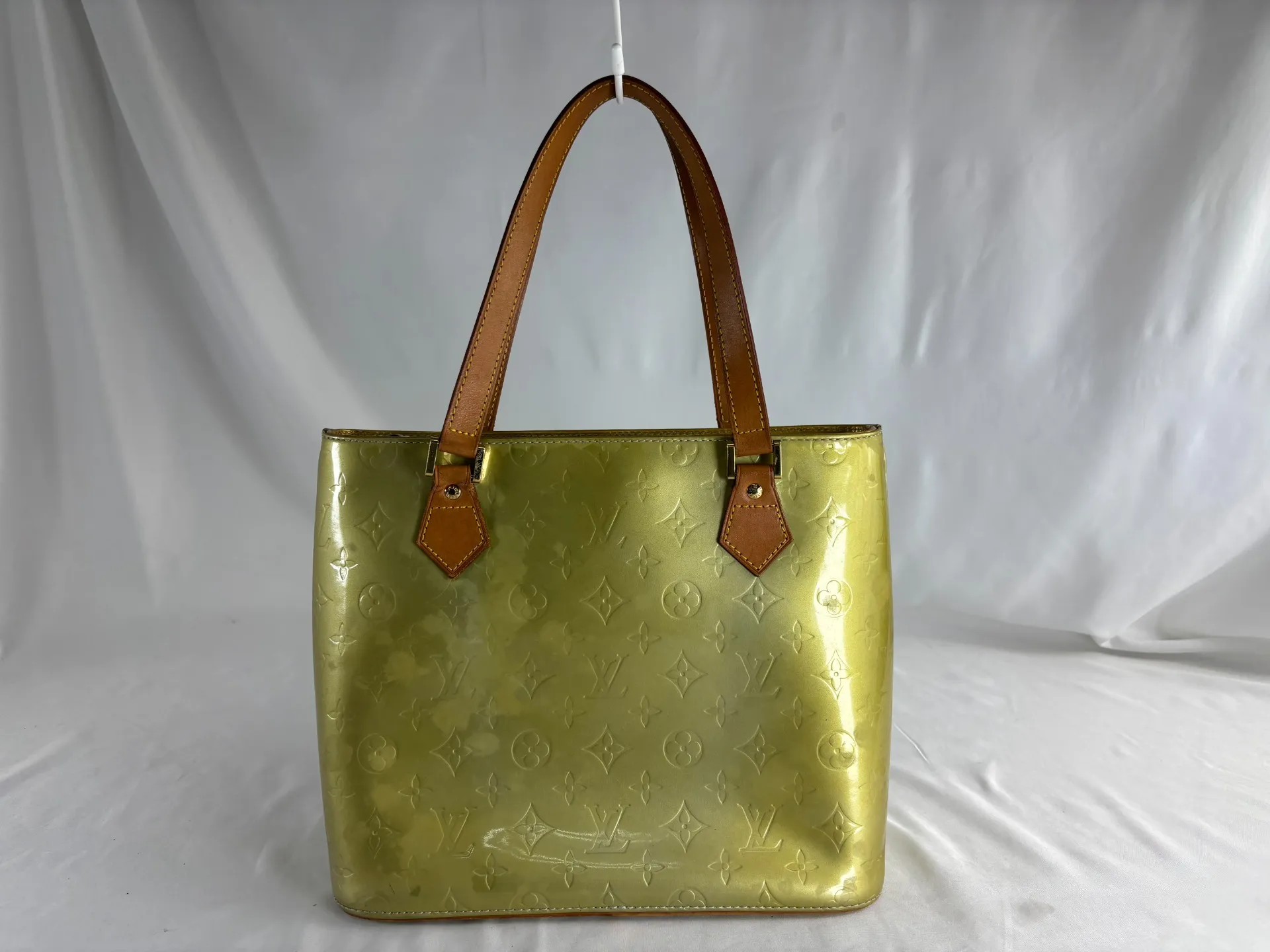 【ヴィトン修理】ヴェルニの黄ばみは「寿命」ではない。シルバーからアマラントへの劇的カラーチェンジ