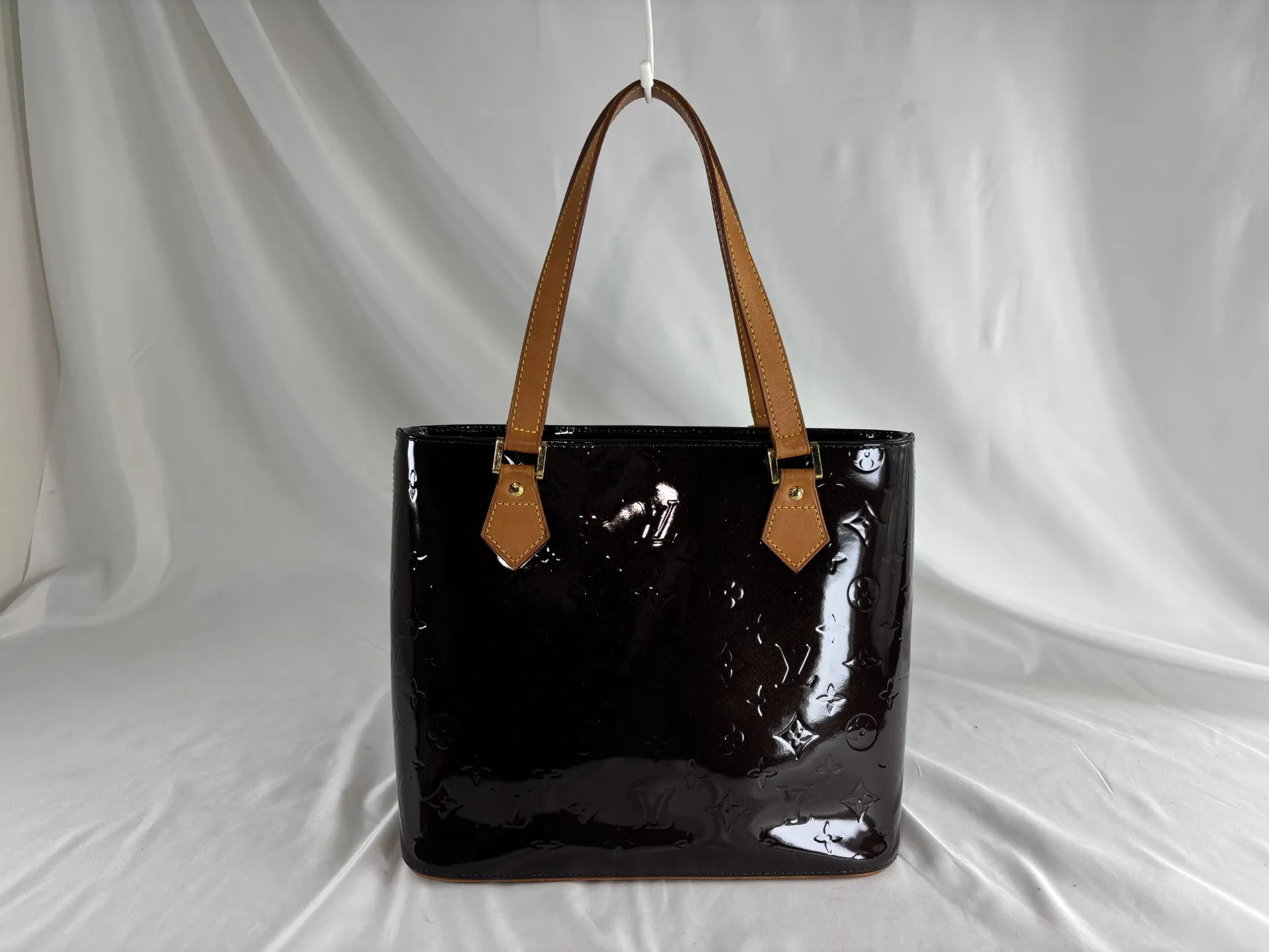 ヴィトンエナメルバッグ色替え修復後