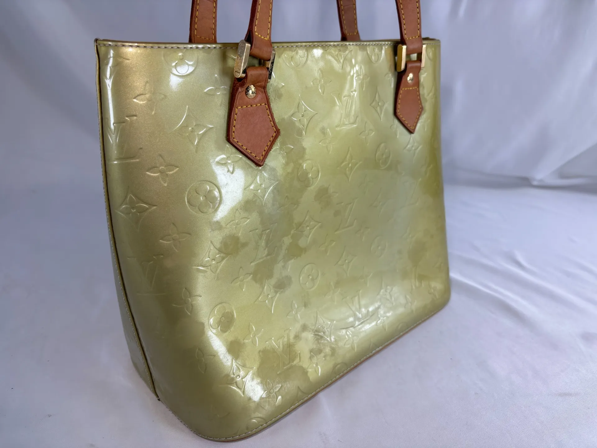 ヴィトンエナメルバッグ色替え修復前